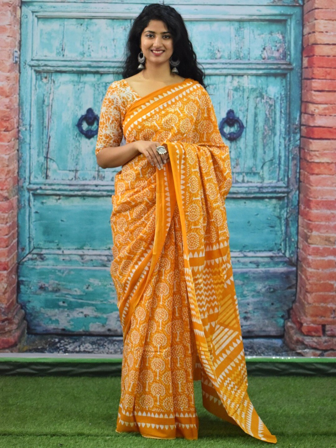 

JALTHER Floral Printed Pure Cotton Block Print Saree, Yellow