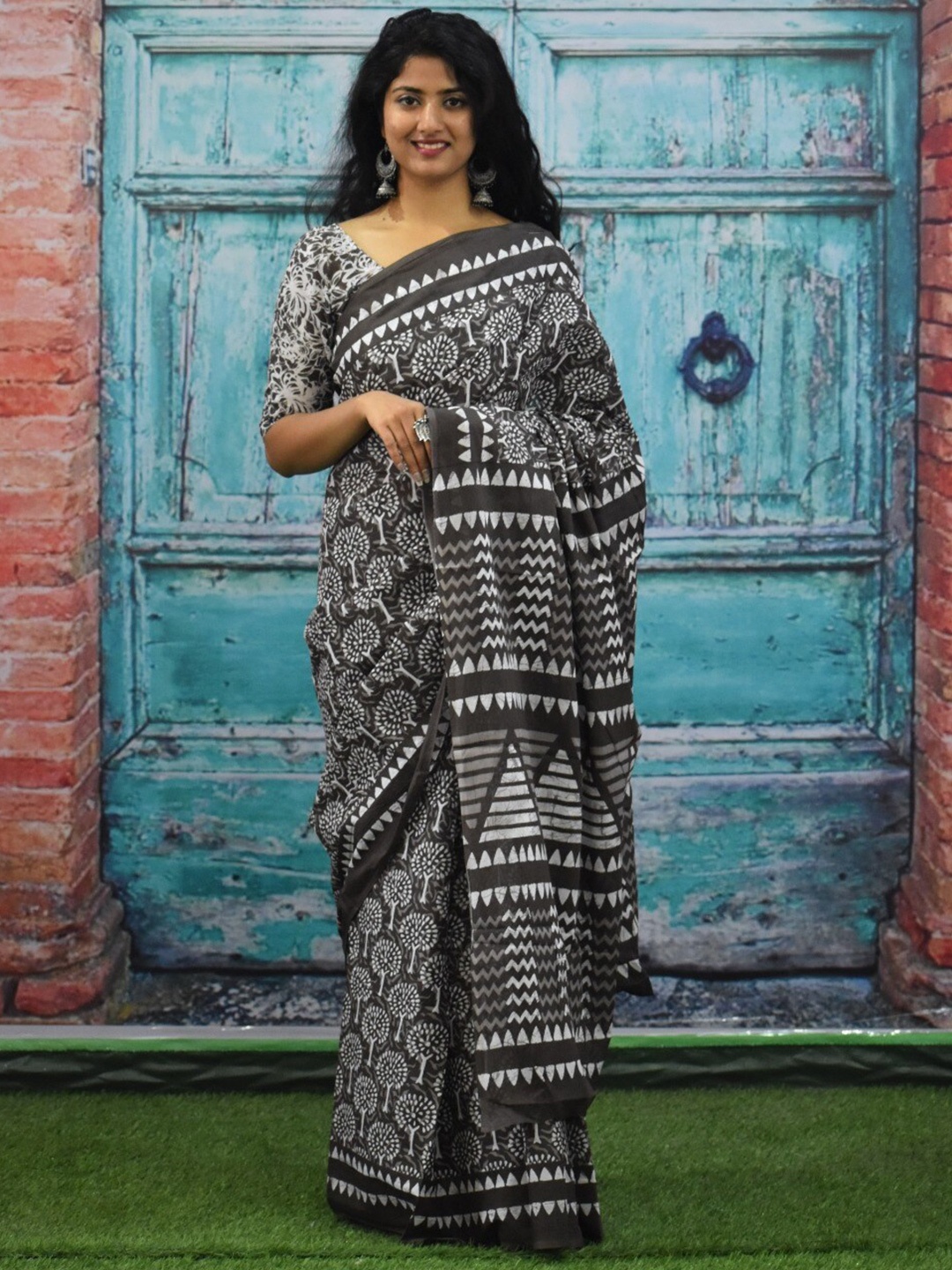 

JALTHER Floral Printed Pure Cotton Block Print Saree, Grey