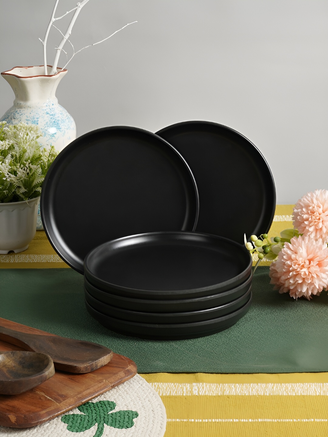 

Aura Black 6 Pieces Melamine Glossy Plates