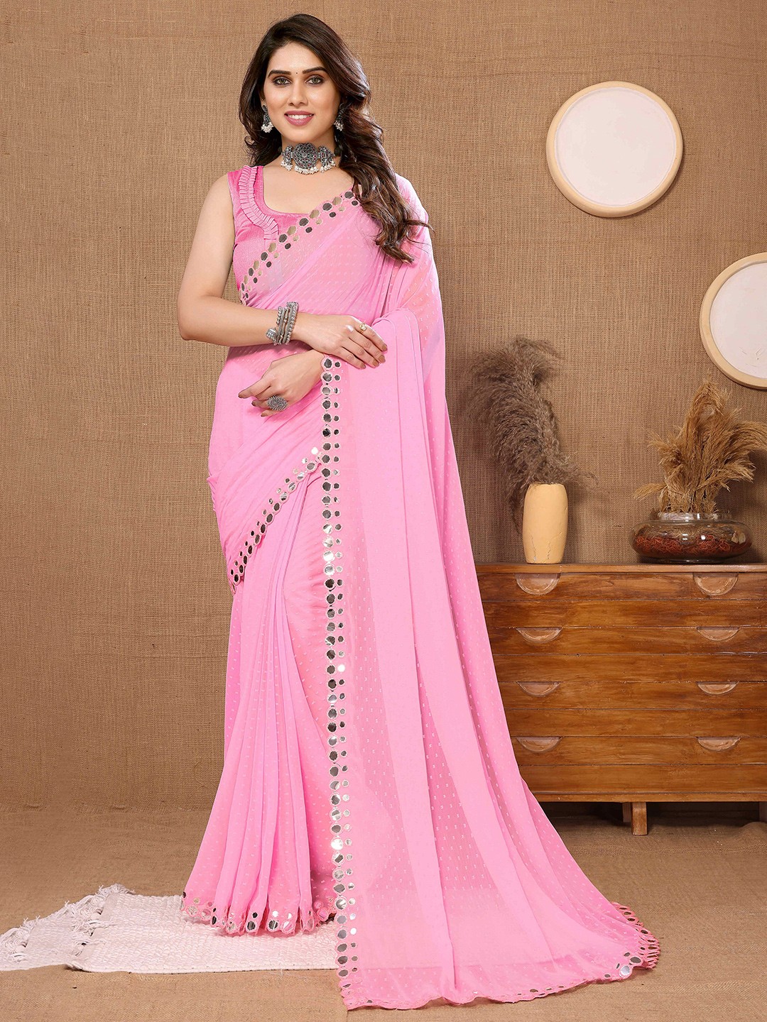 

MAGMINA Geometric Printed Embroidered Mirror Work Saree, Pink