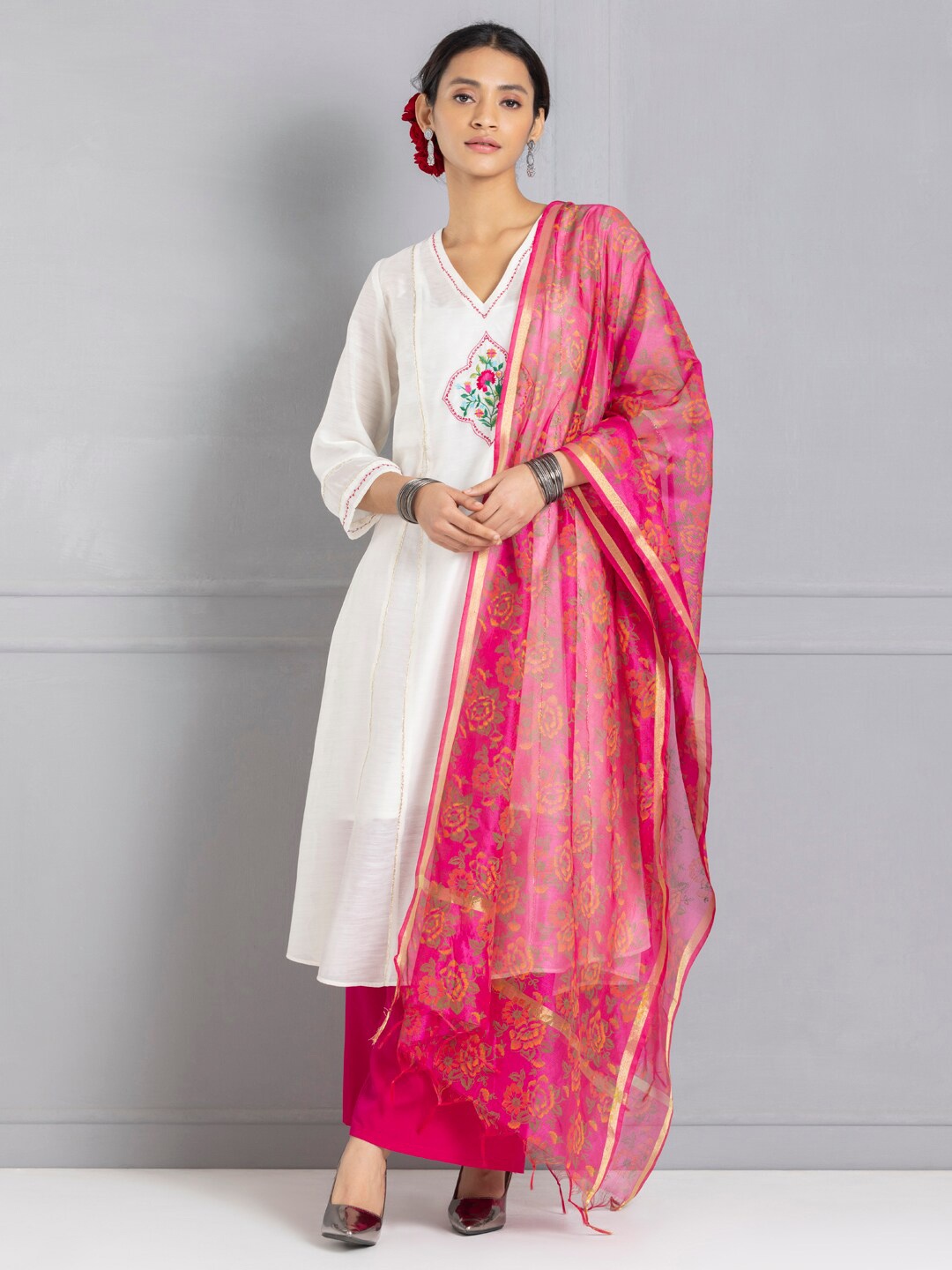 

SHAYE Floral Printed Zari Chanderi Dupatta, Magenta