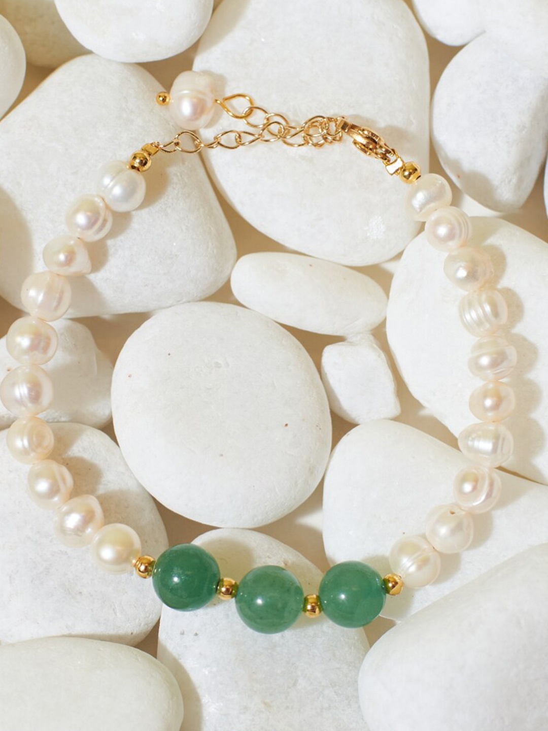 

DressBerry Gold-Plated Pearl Beaded Bracelet, White