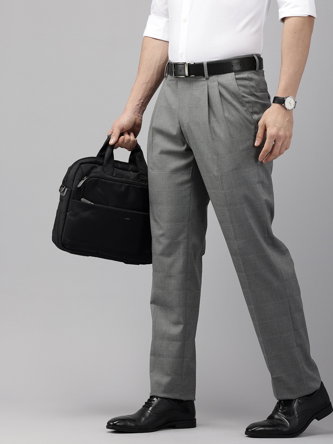 

Van Heusen Men Checked Custom Pleated Formal Trousers, Grey