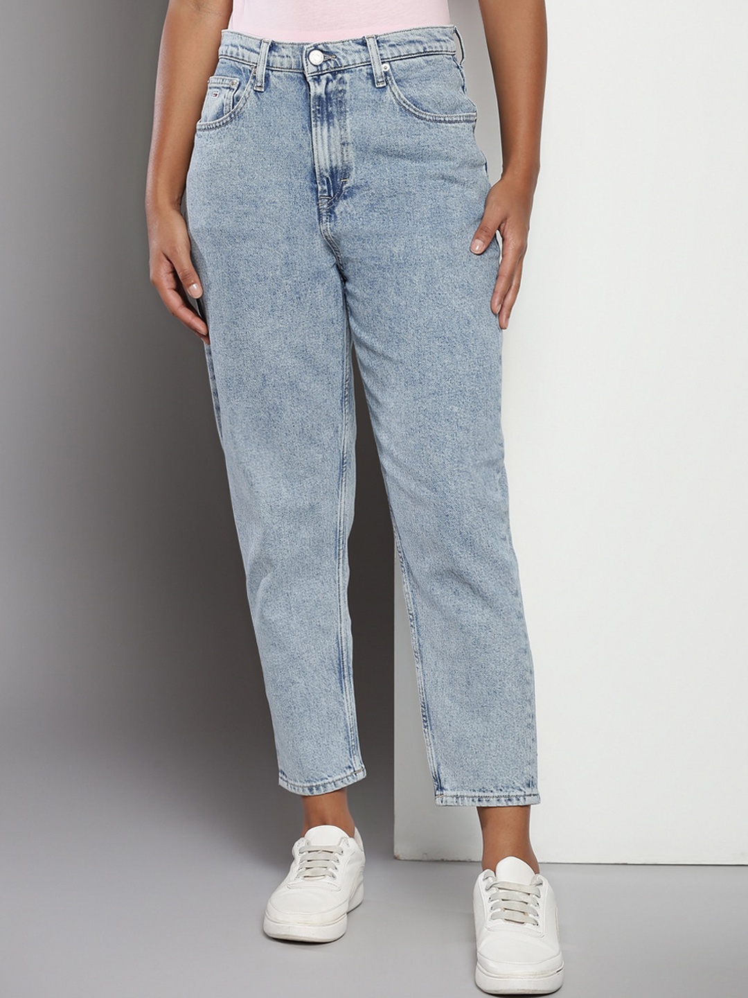 

Tommy Hilfiger Women Jean Mom Fit High-Rise Heavy Fade Cotton Jeans, Blue