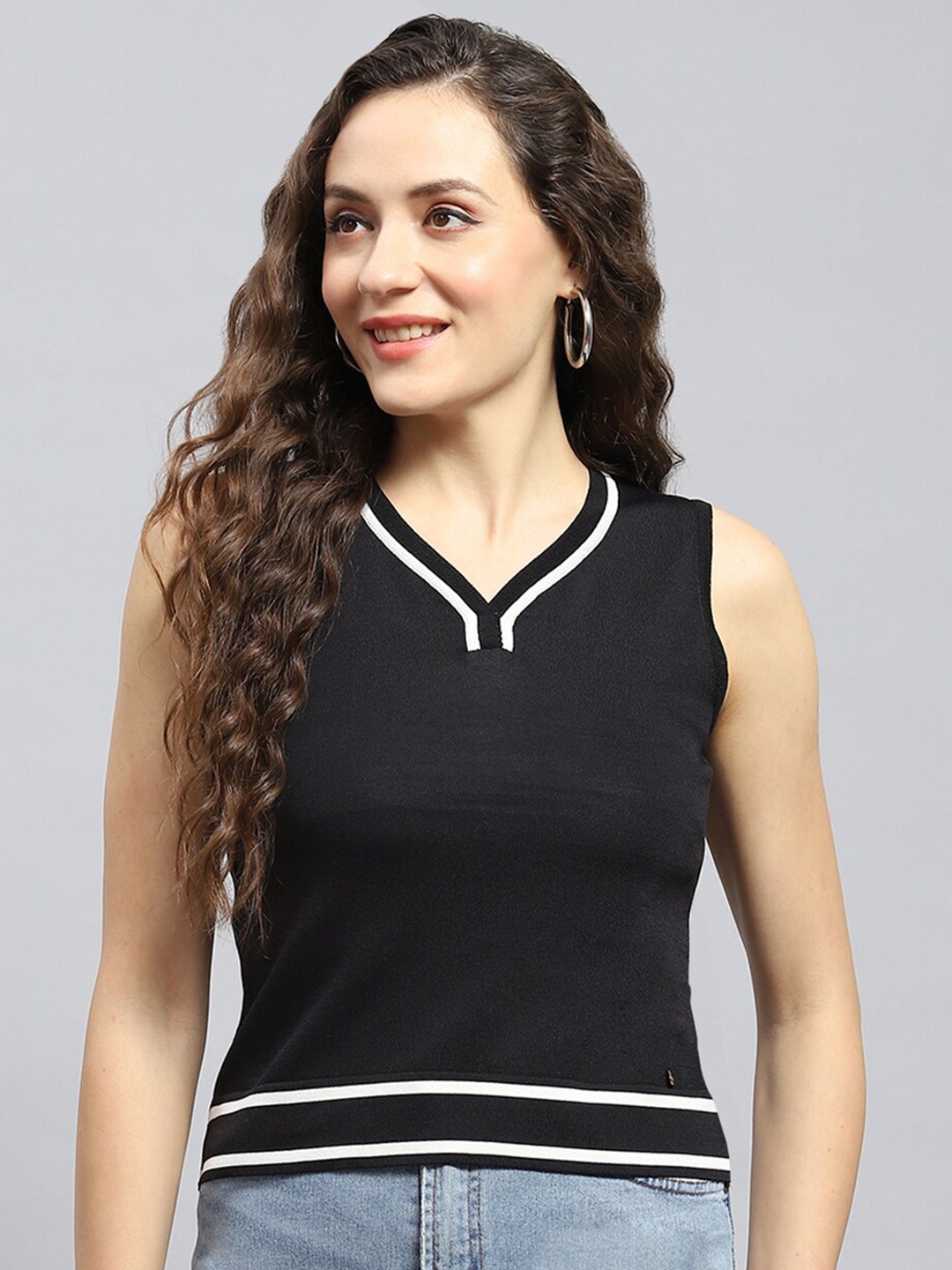 

Monte Carlo V-Neck Sleeveless Fitted Crop Top, Black