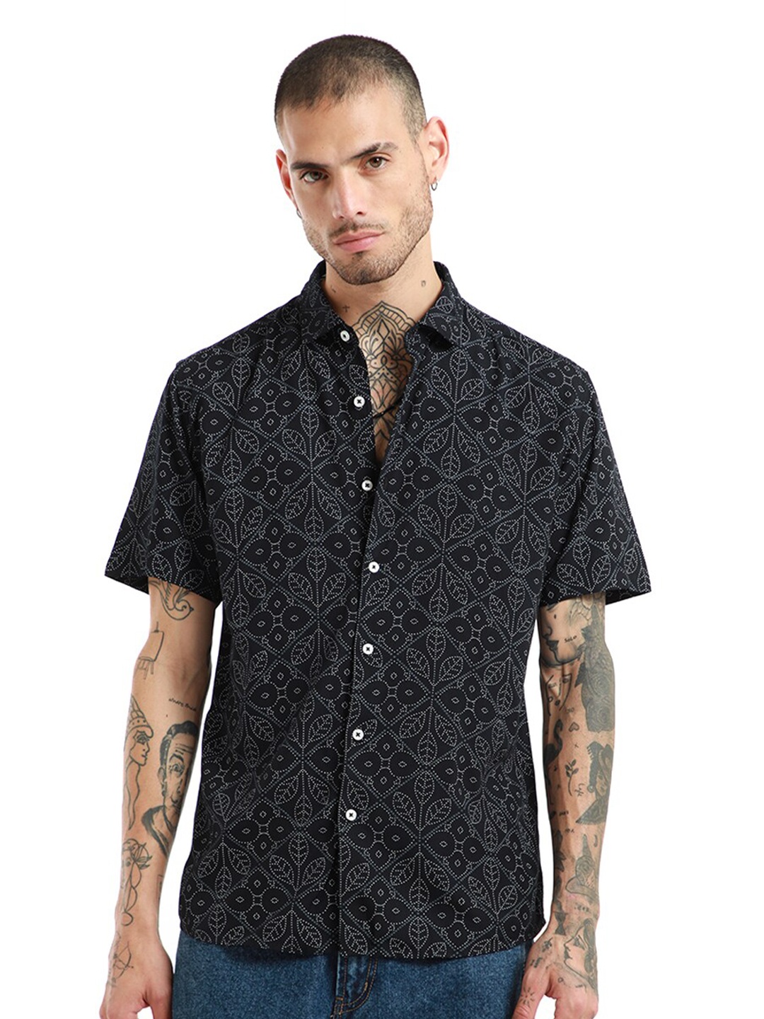 

Banana Club Slim Fit Ethnic Motifs Printed Spread Collar Short Sleeves Casual Shirt, Black