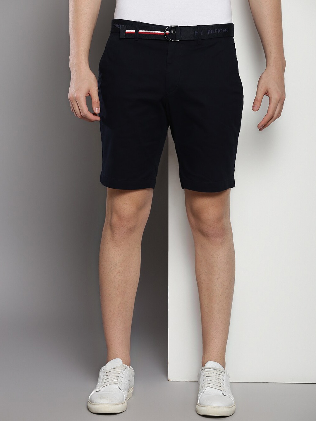 

Tommy Hilfiger Men Regular Fit Mid-Rise Belted Shorts, Navy blue