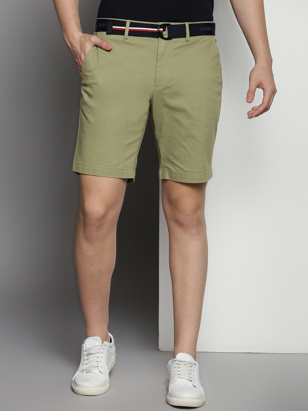 

Tommy Hilfiger Men Regular Fit Belted Mid-Rise Shorts, Olive