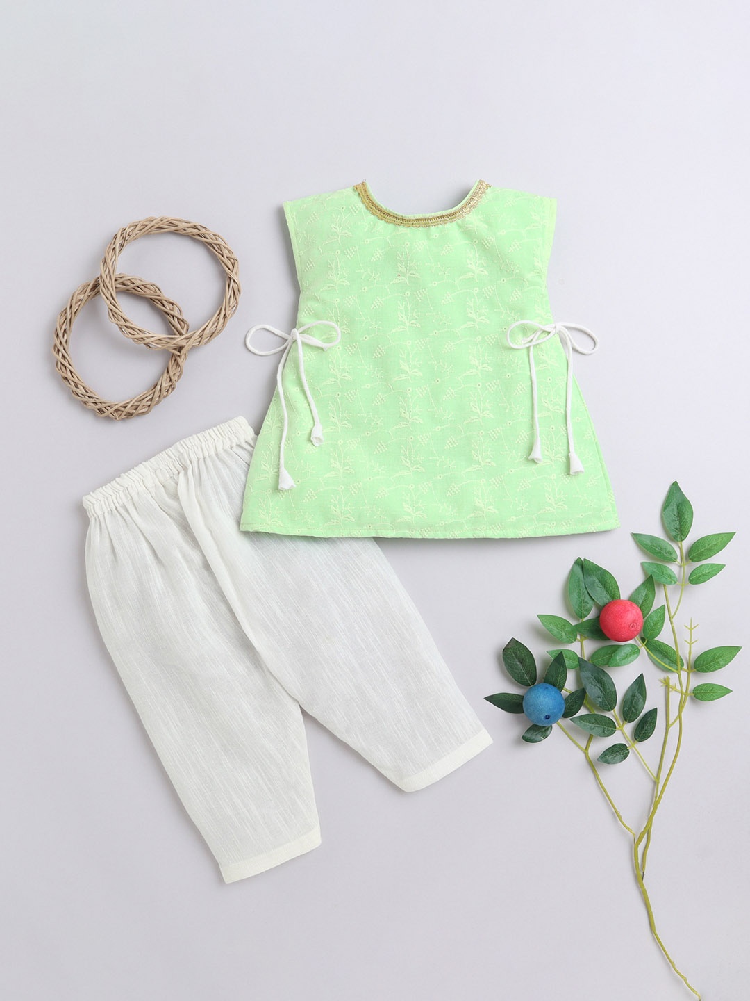 

MANY FROCKS & Girls Ethnic Motifs Embroidered Regular Thread Work Kurti With Trousers, Green