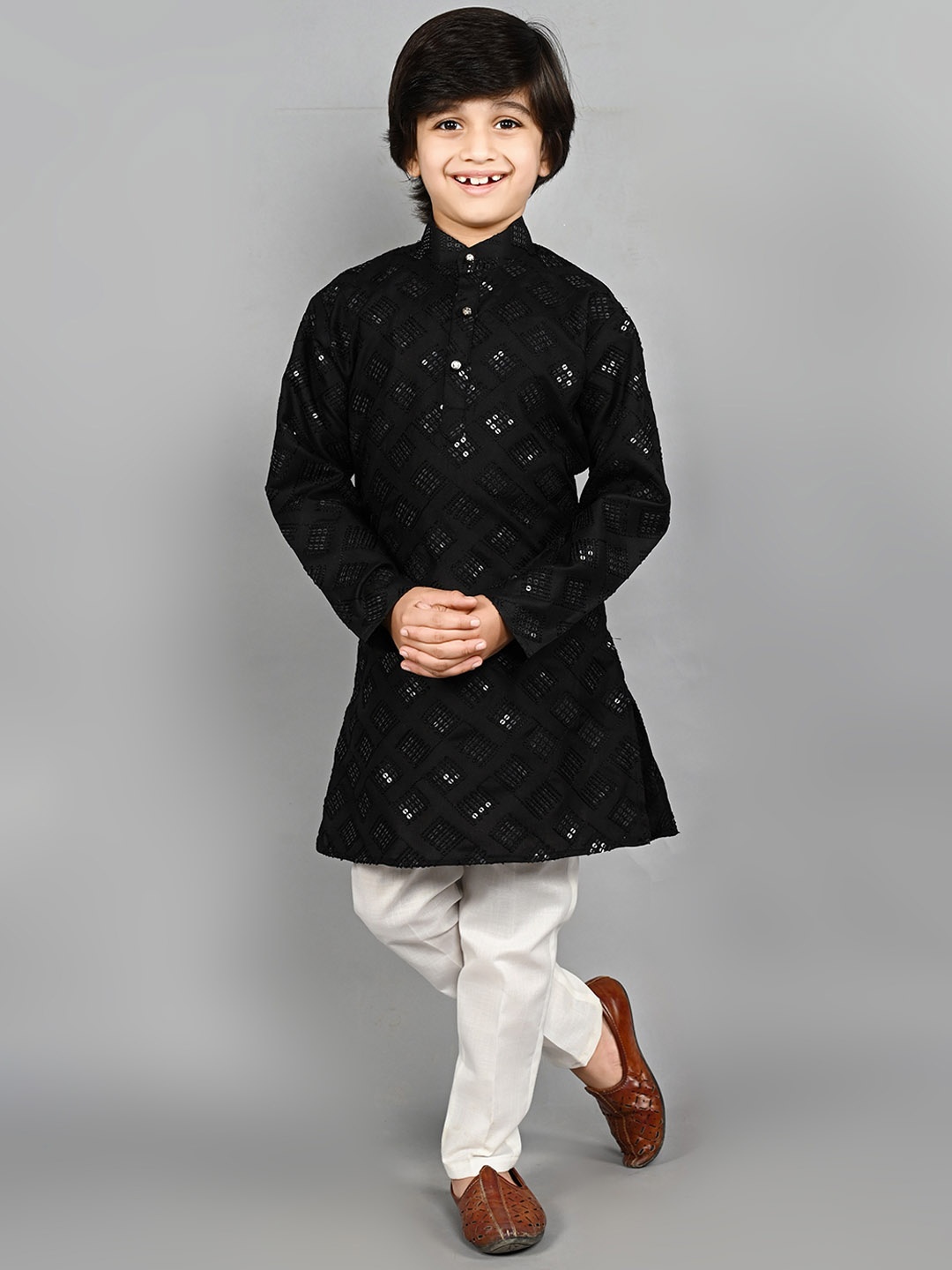 

BAESD Boys Ethnic Motifs Embroidered Straight Sequinned Mandarin Collar Kurta With Pyjama, Black