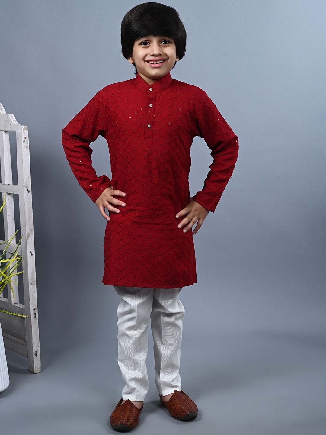 

BAESD Boys Ethnic Motifs Embroidered Straight Mandarin Collar Thread Work Kurta & Pyjama, Red