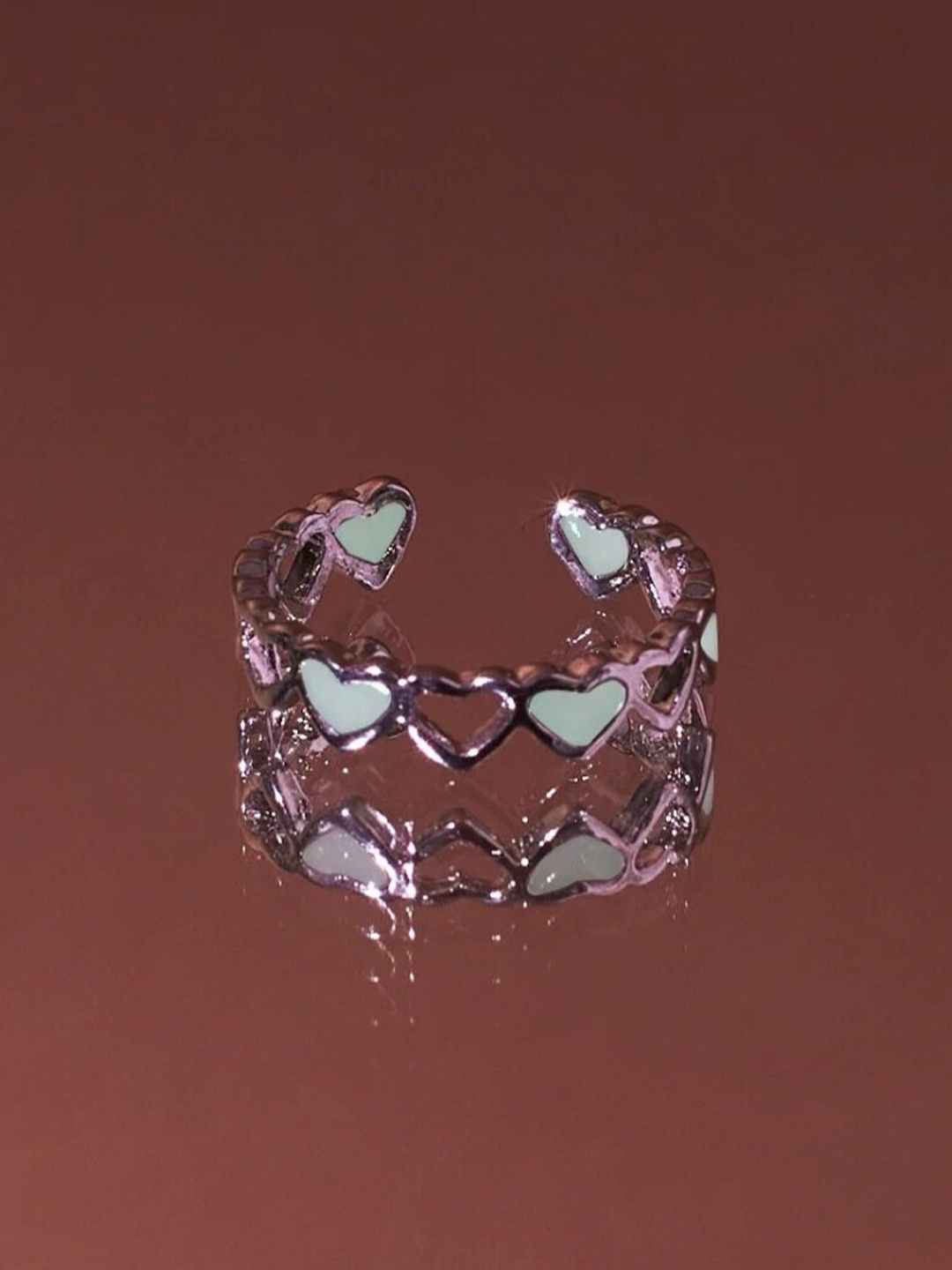 

DressBerry Green & Silver Toned Glow In The Dark Heart Ring