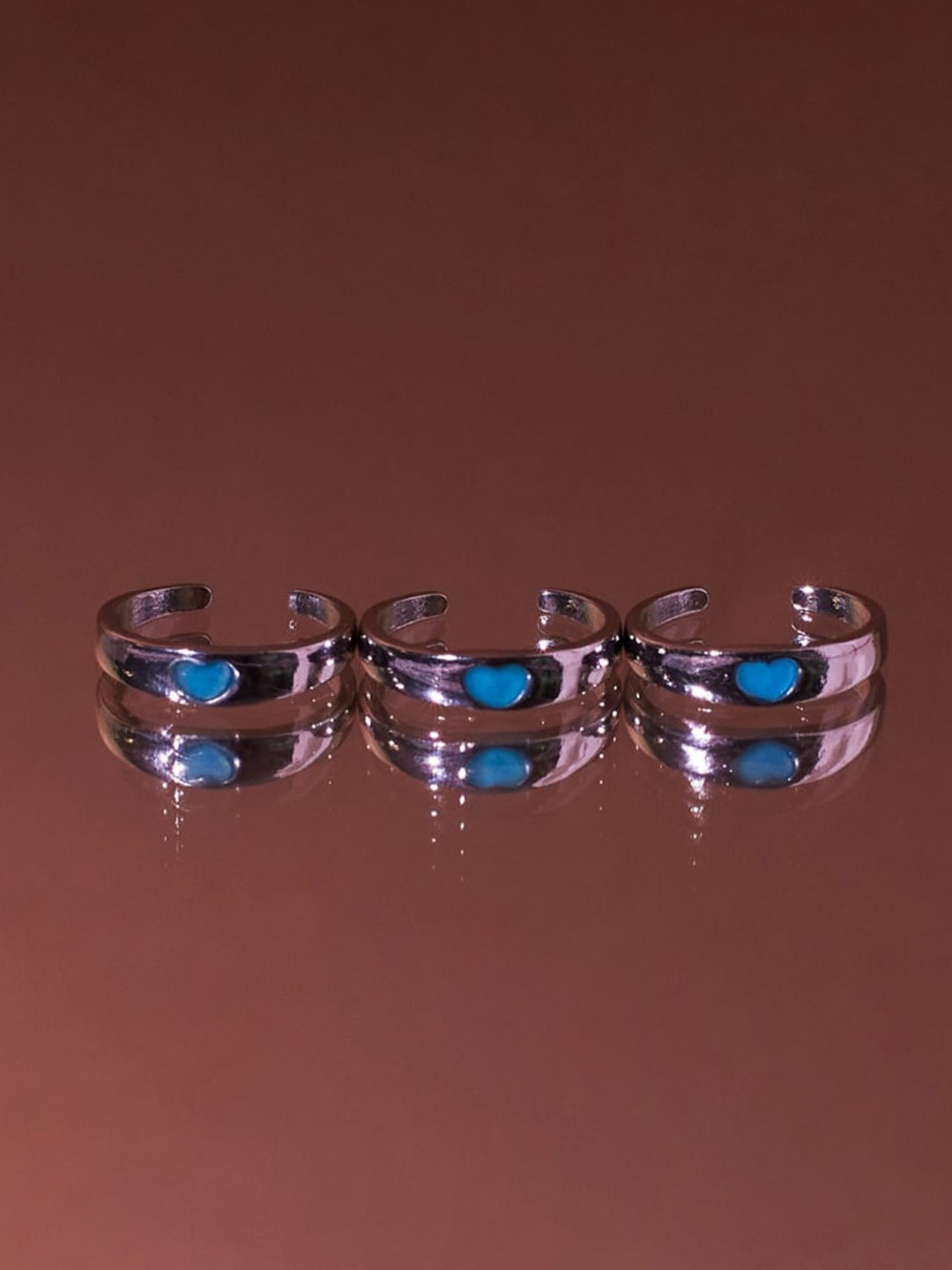

DressBerry Silver & Blue Set Of 3 Glow In The Dark Heart Rings