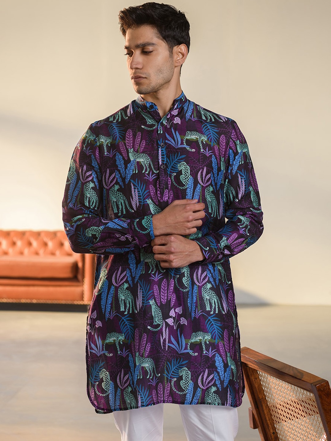 

QB MEN Conversational Printed Straight Kurta, Black