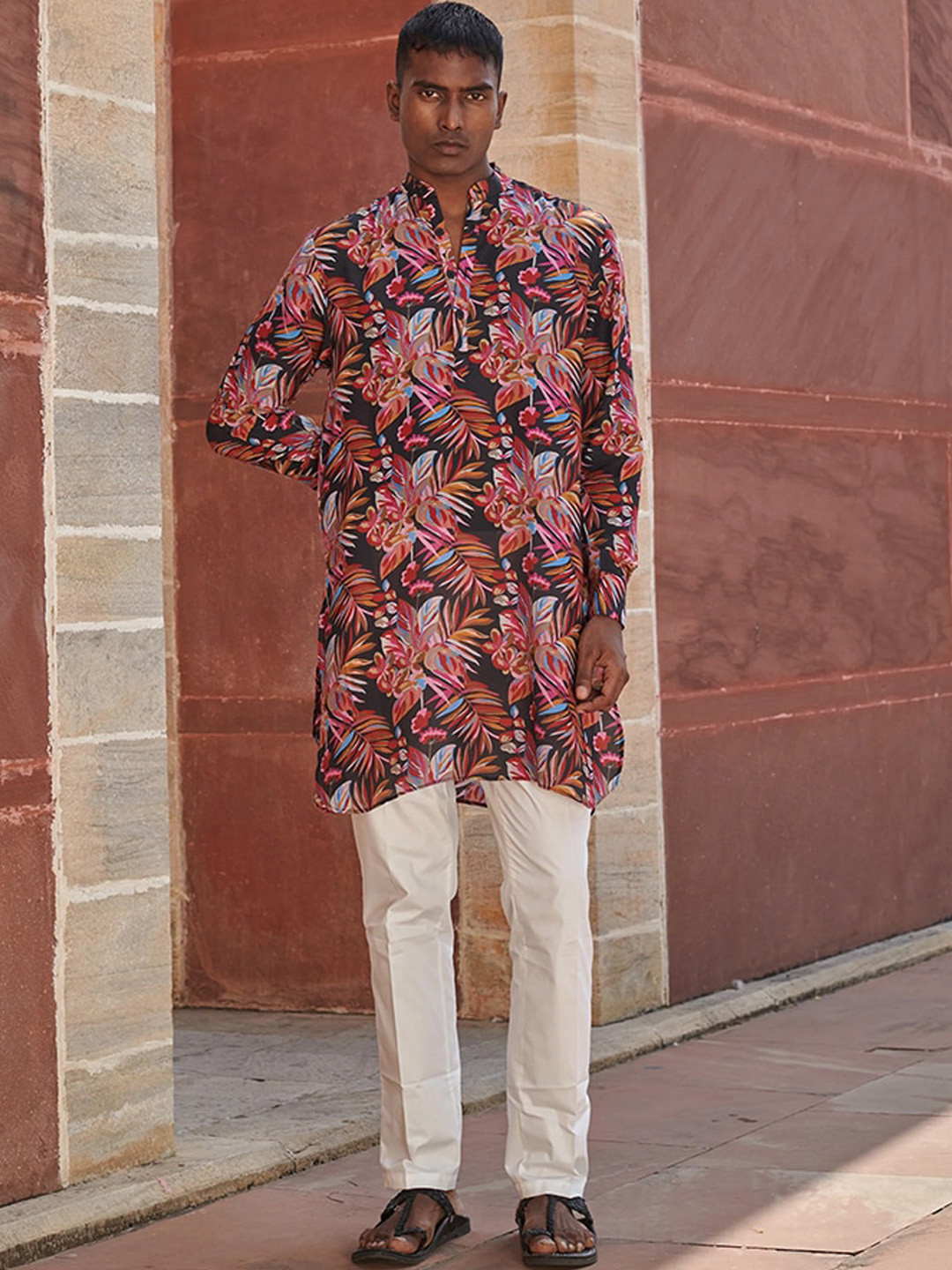 

QB MEN Floral Printed Silk Kurta, Black