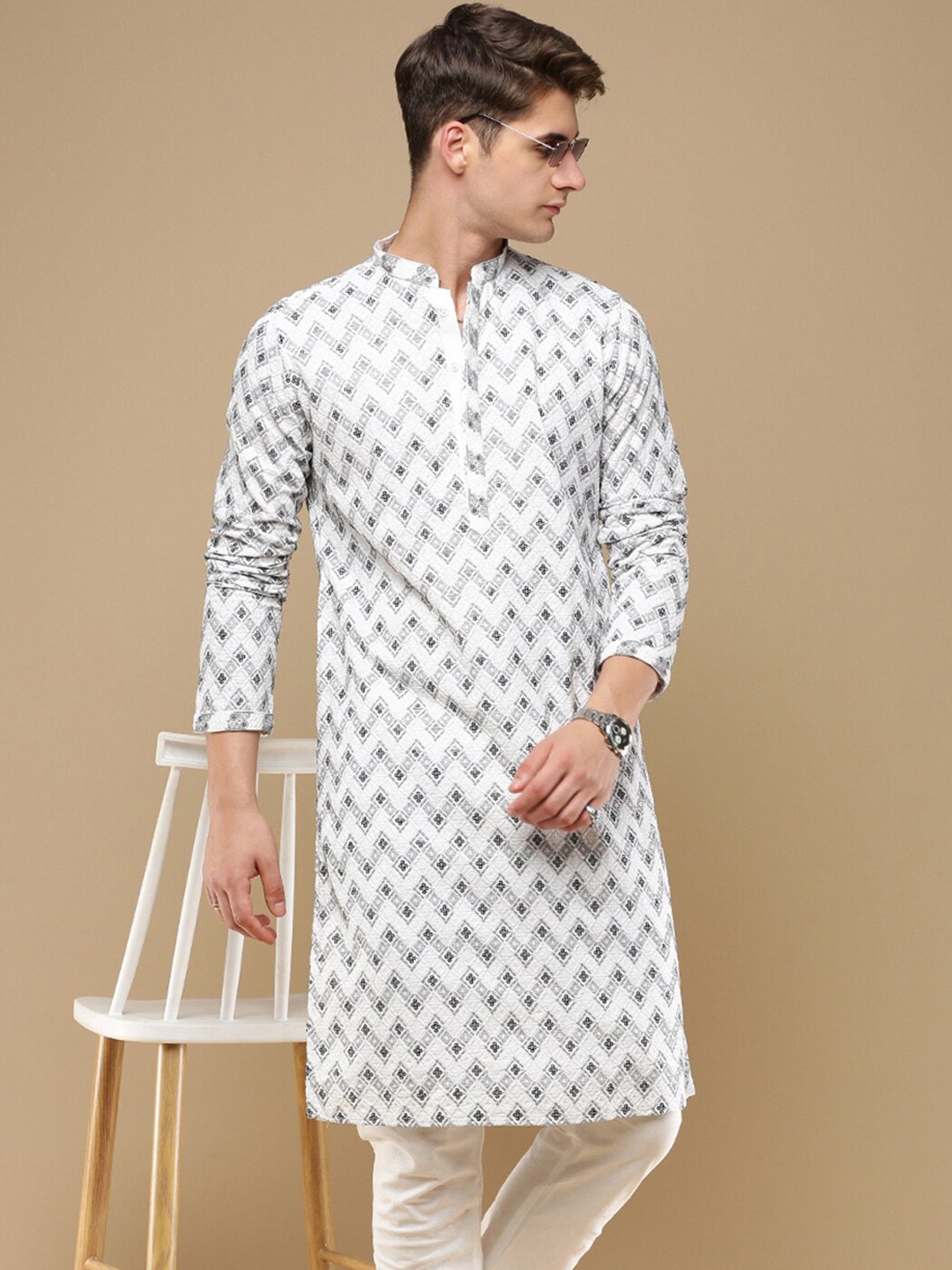 

Anouk White Geometric Embroidered Mandarin Collar Chikankari Cotton Straight Kurta