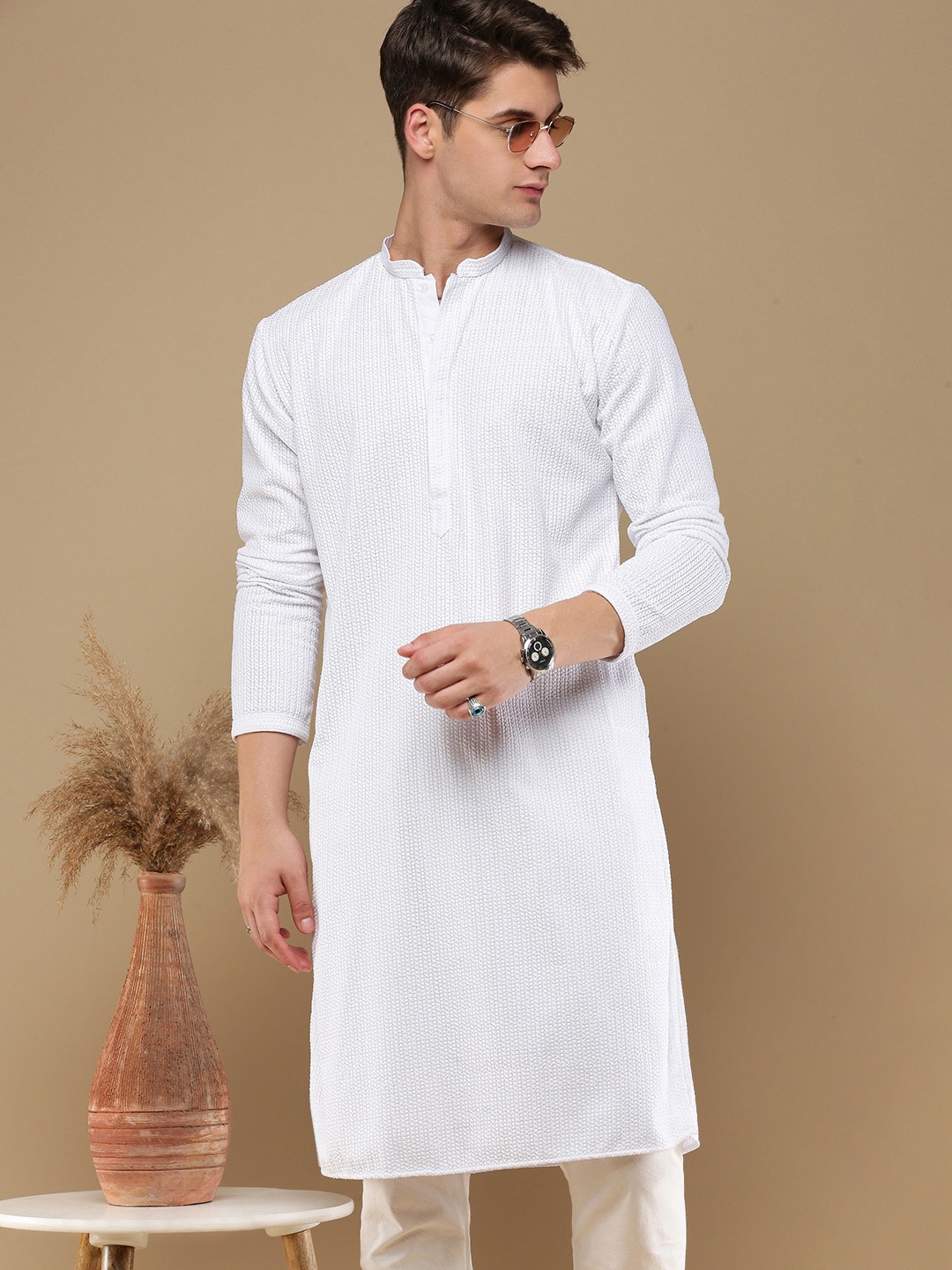 

Anouk White Geometric Embroidered Chikankari Detailed Cotton Straight Kurta