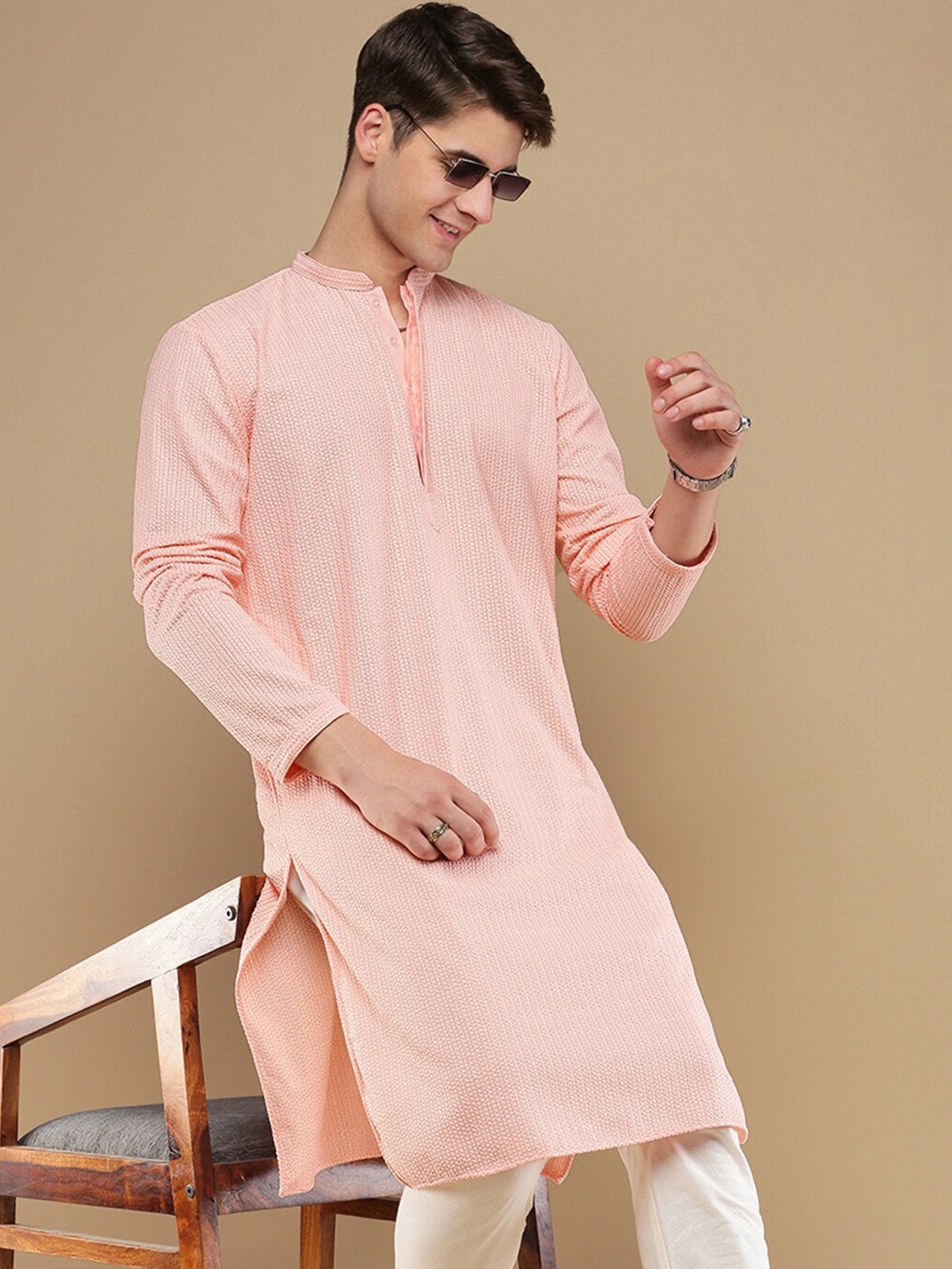 

Anouk Pink Geometric Embroidered Chikankari Detailed Cotton Straight Kurta