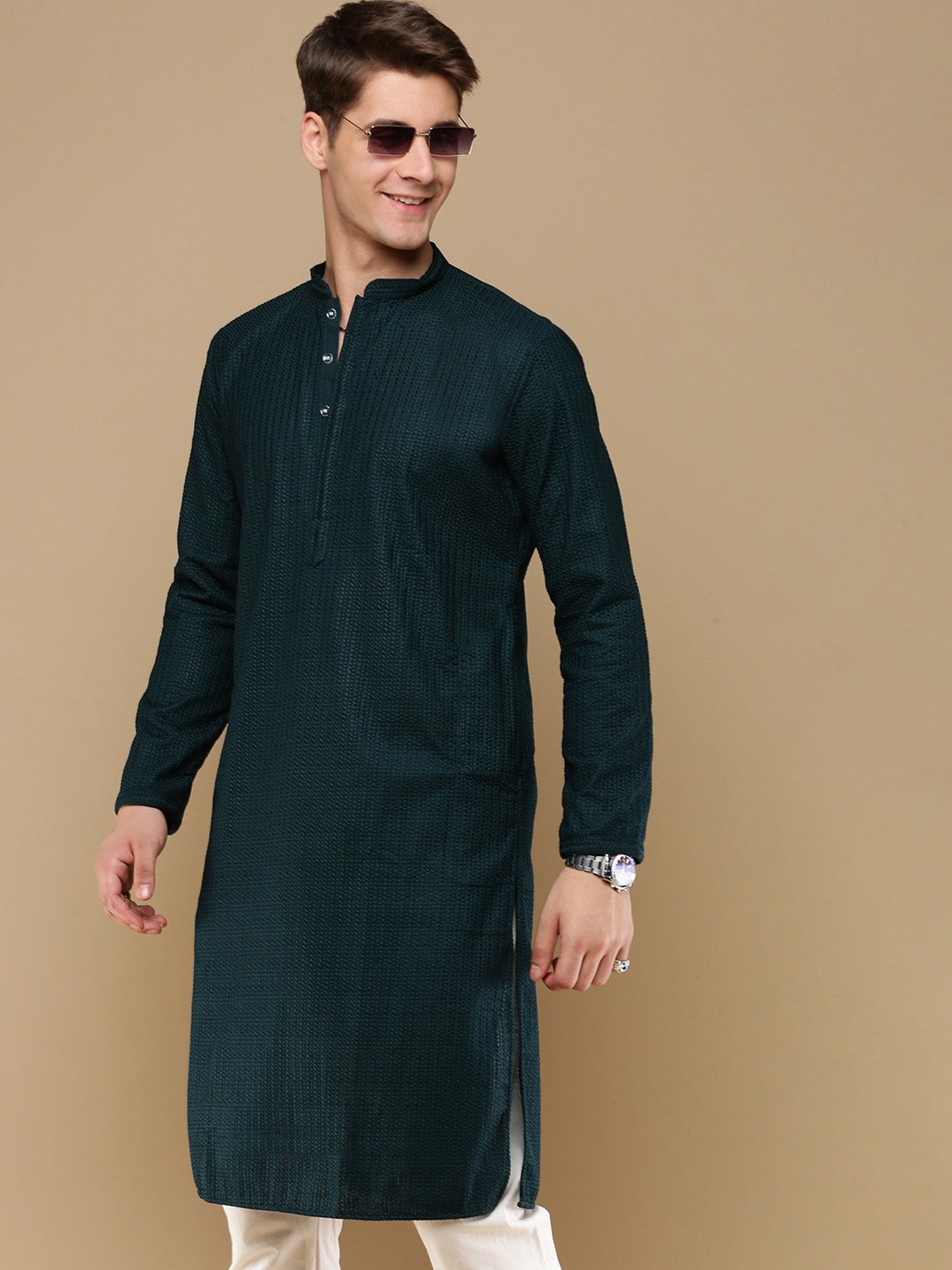 

Anouk Black Geometric Embroidered Chikankari Detailed Cotton Straight Kurta, Green