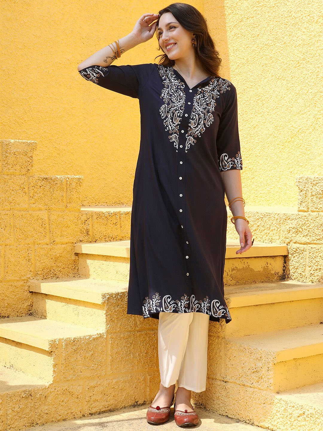 

QISSA Ethnic Motifs Printed Straight Kurta with Palazzos, Black
