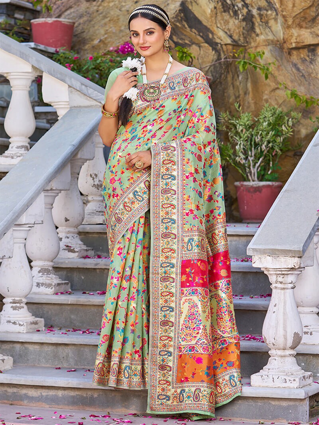 

eshami Flora Printed Pure Cotton Patola Zari Saree, Lime green