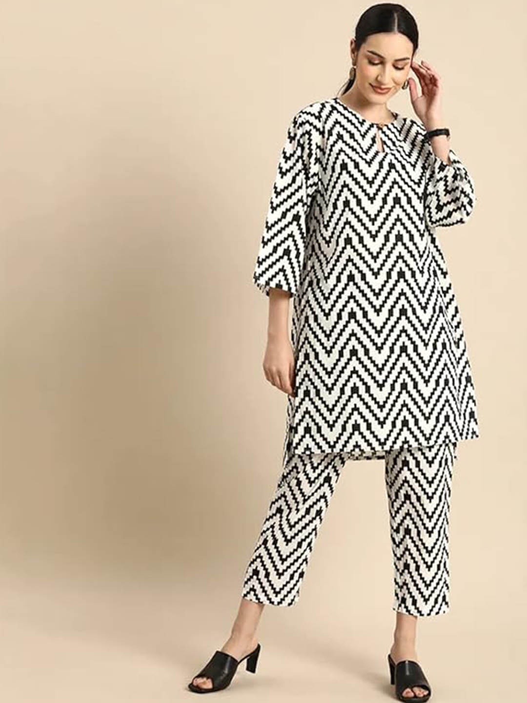

KALINI Chevron Printed Kurta With Trouser, Black