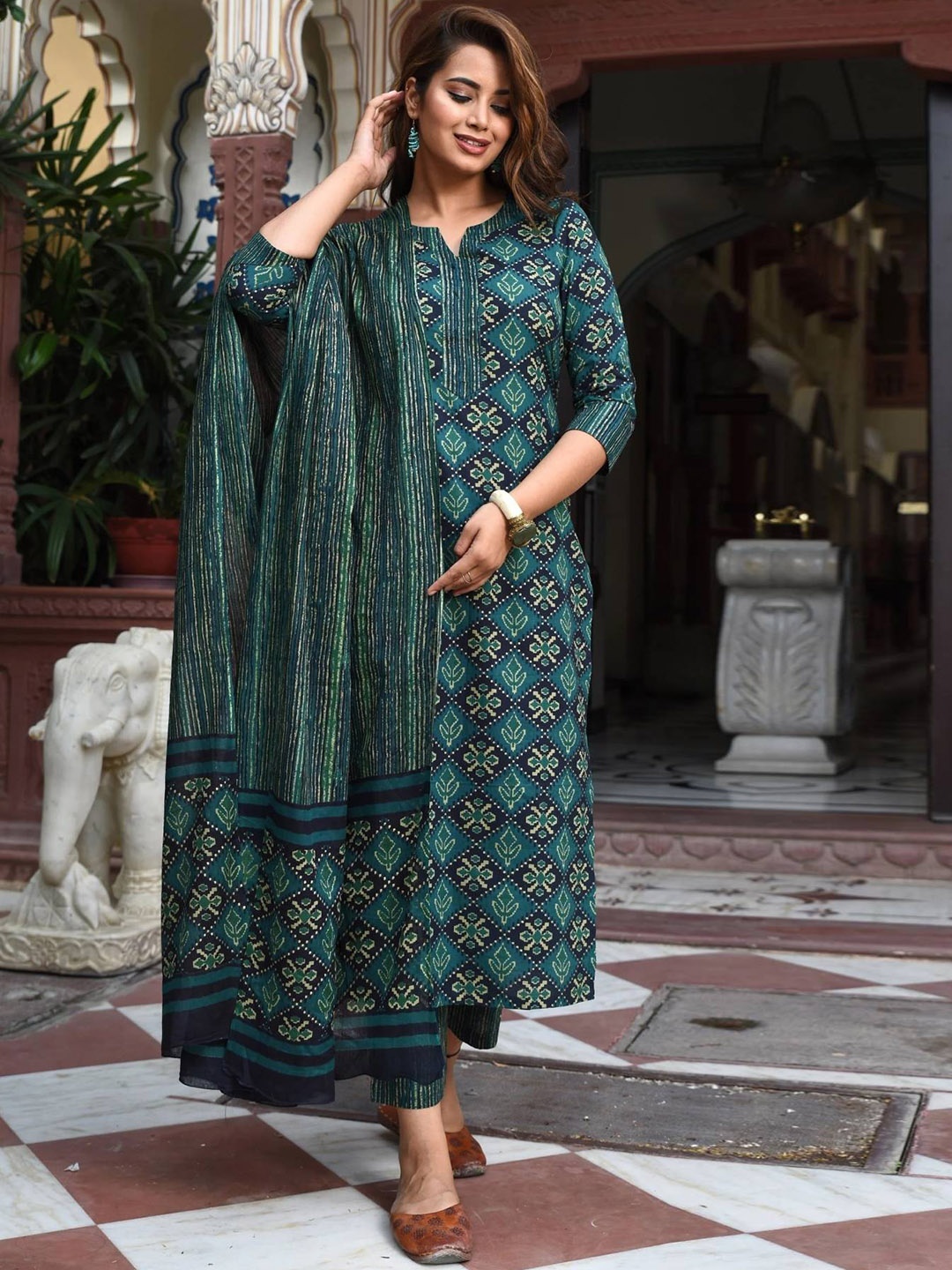 

KALINI Ethnic Motif Printed Straight Kurta & Trousers With Dupatta, Green