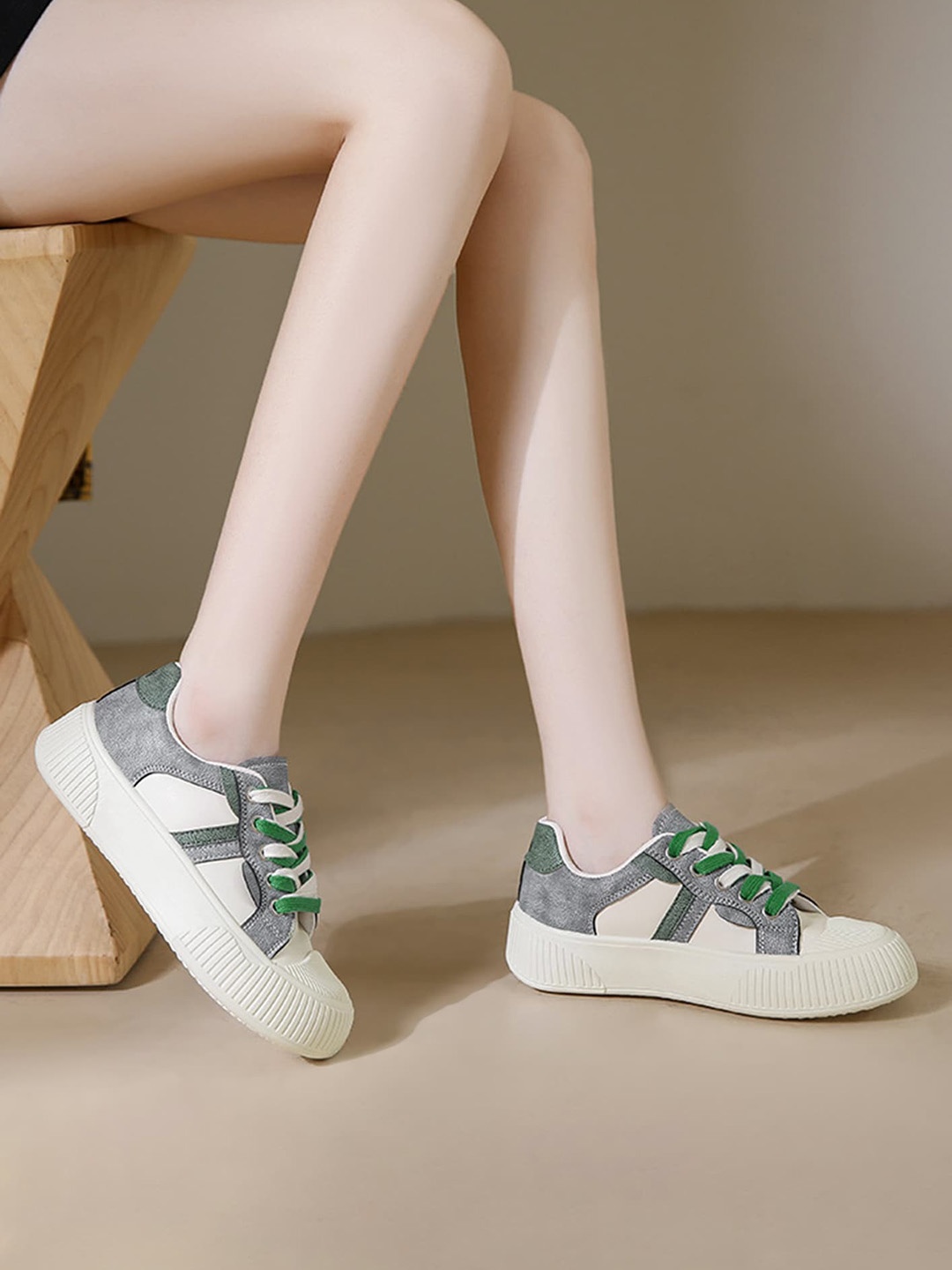

LULU & SKY Women Colourblocked Trainers, Off white