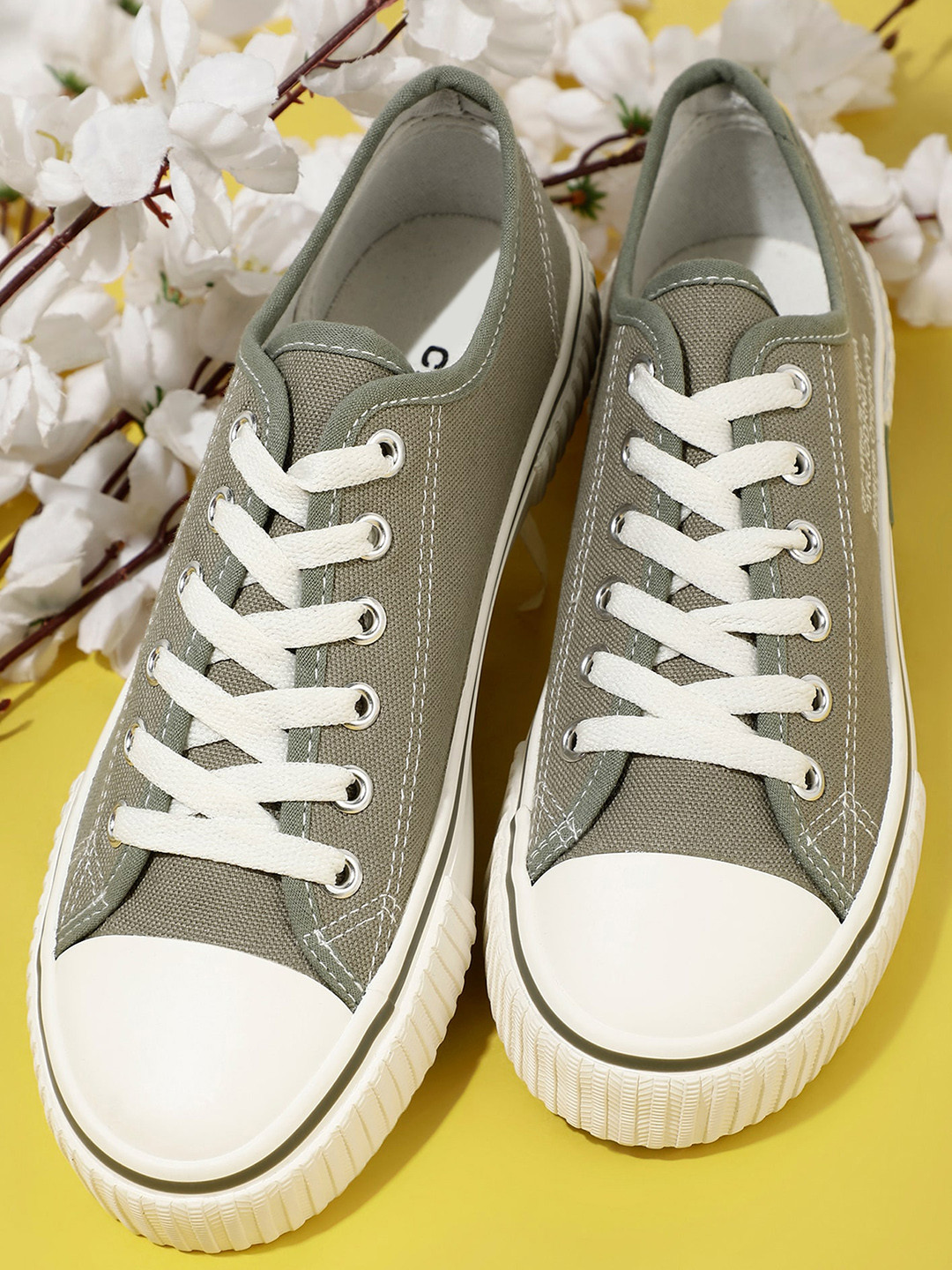 

LULU & SKY Women Colourblocked Lace Up Sneakers, Green
