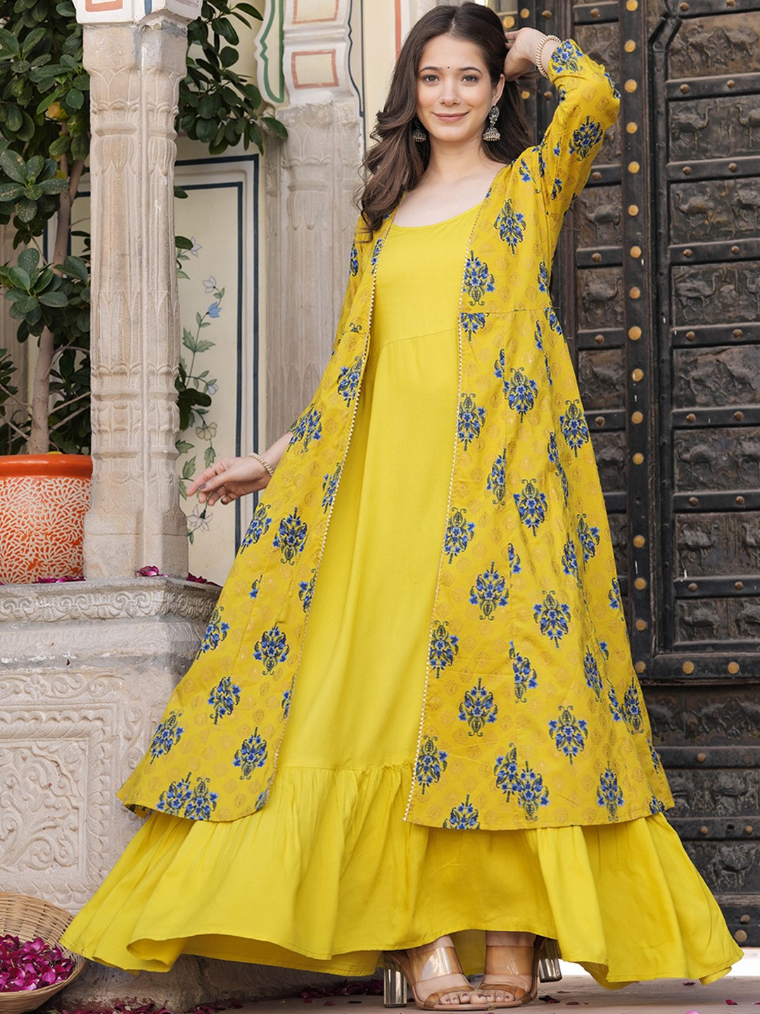 

Chandbaali Floral Printed Thread Work Kurta, Yellow