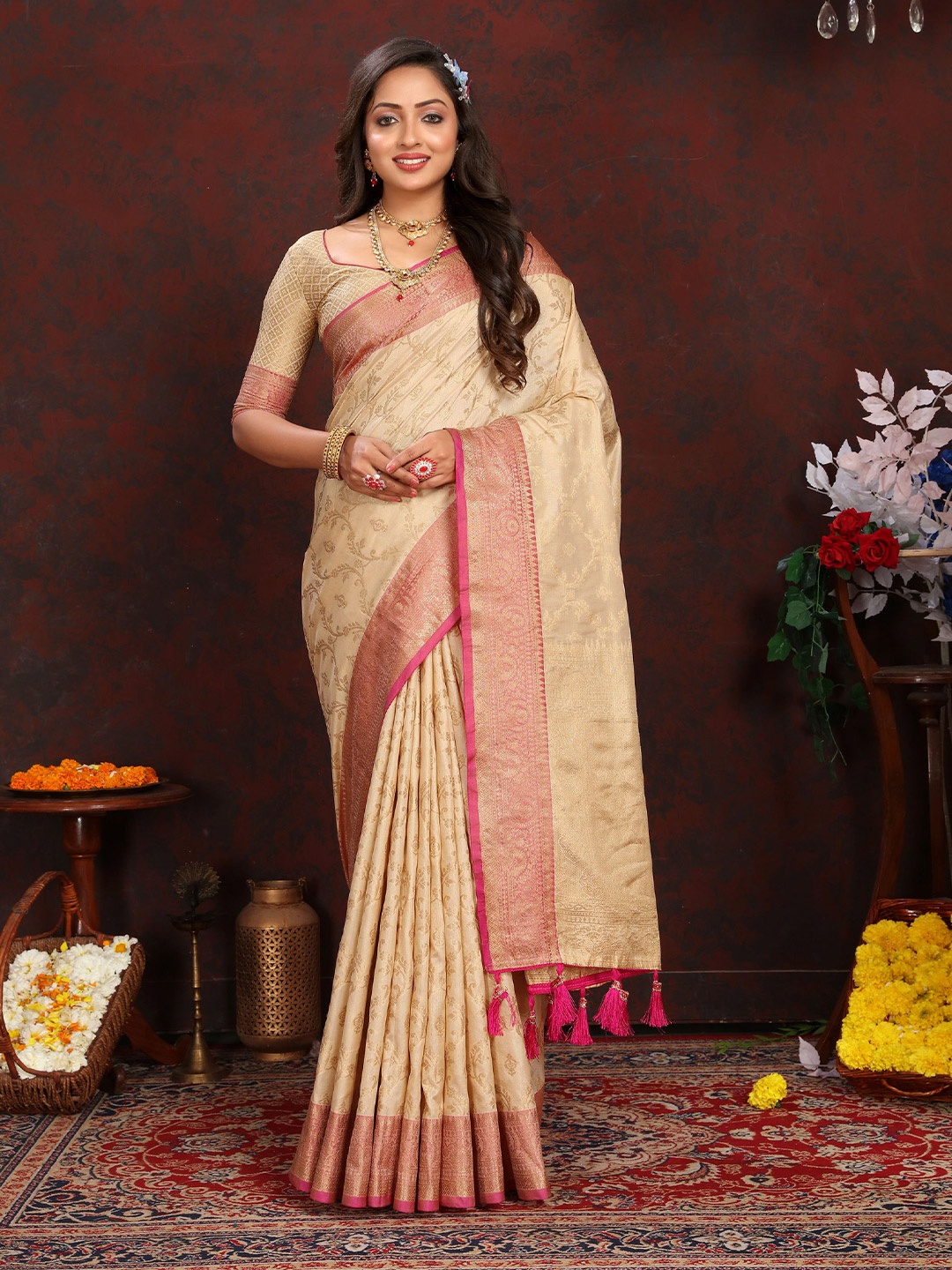 

V3 FASHION STUDIO Woven Design Zari Banarasi Saree, Cream