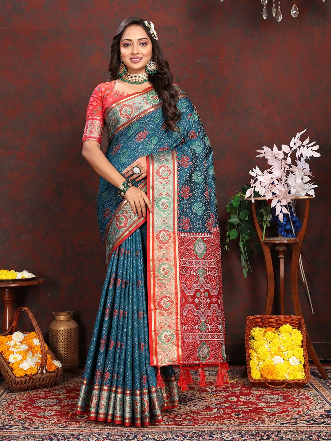 

V3 FASHION STUDIO Ethnic Motifs Woven Design Zari Patola Saree, Navy blue