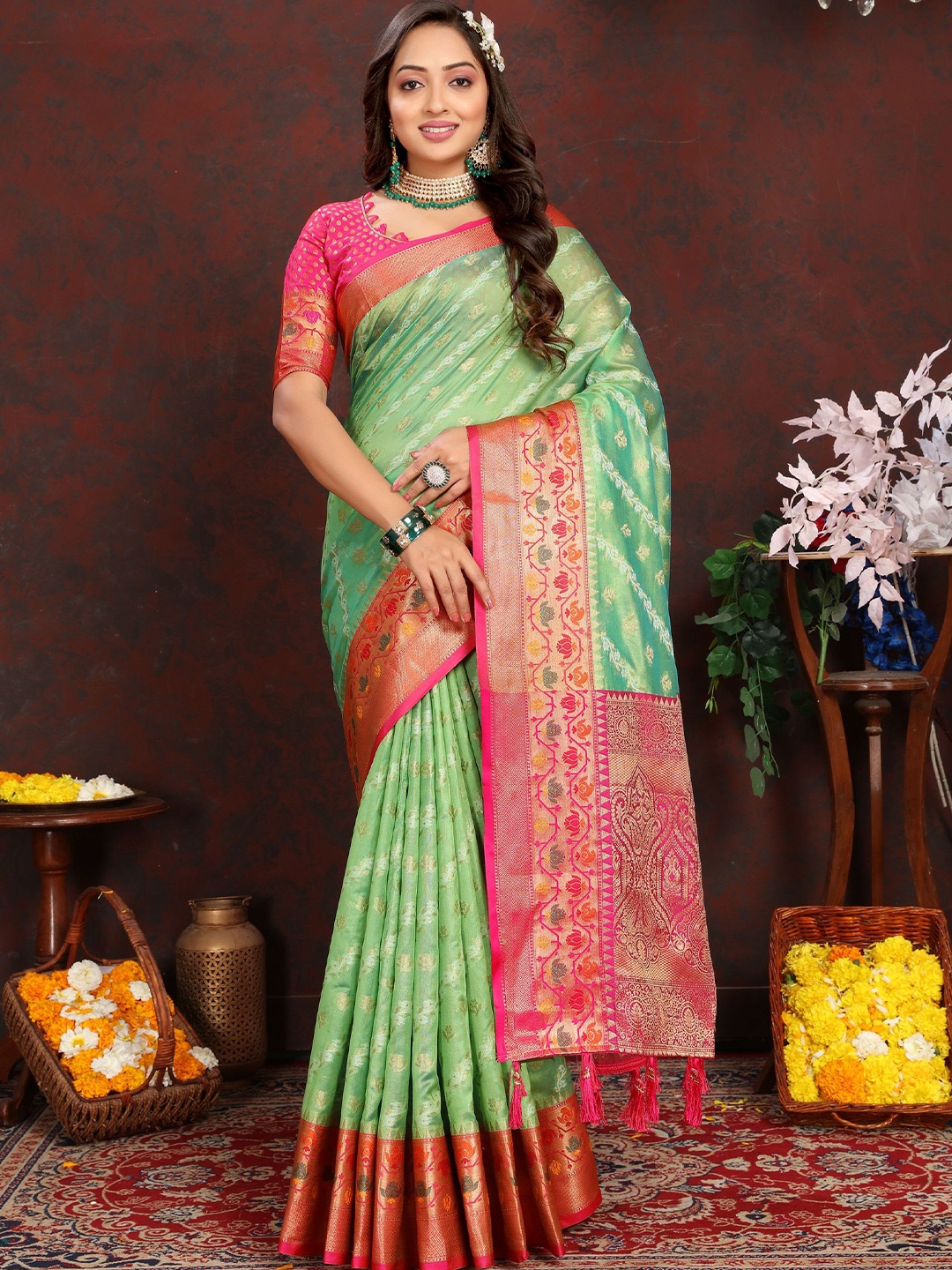 

V3 FASHION STUDIO Woven Design Zari Silk Banarasi Saree, Green