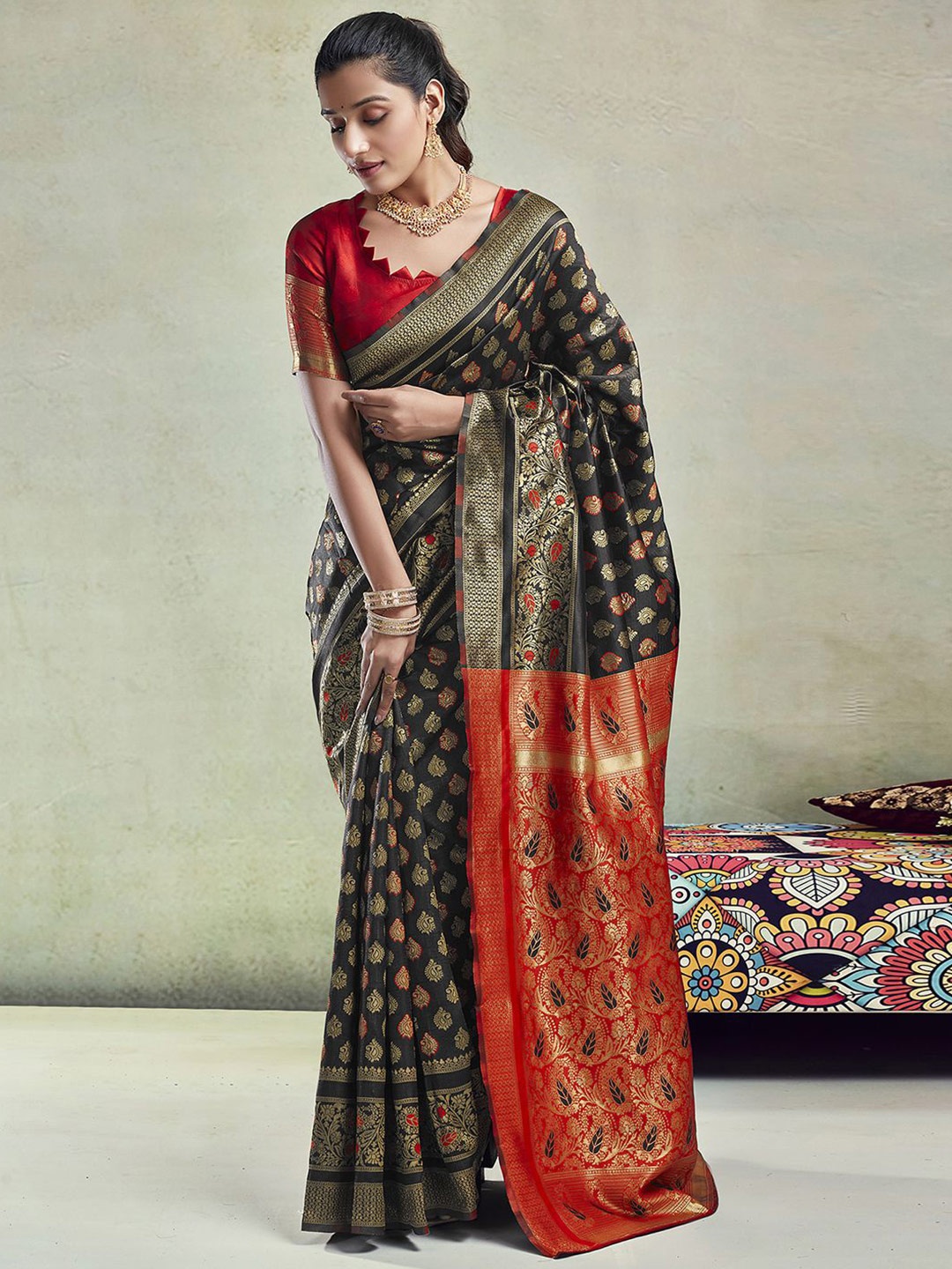 

Mitera Ethnic Motifs Woven Design Zari Banarasi Saree, Black