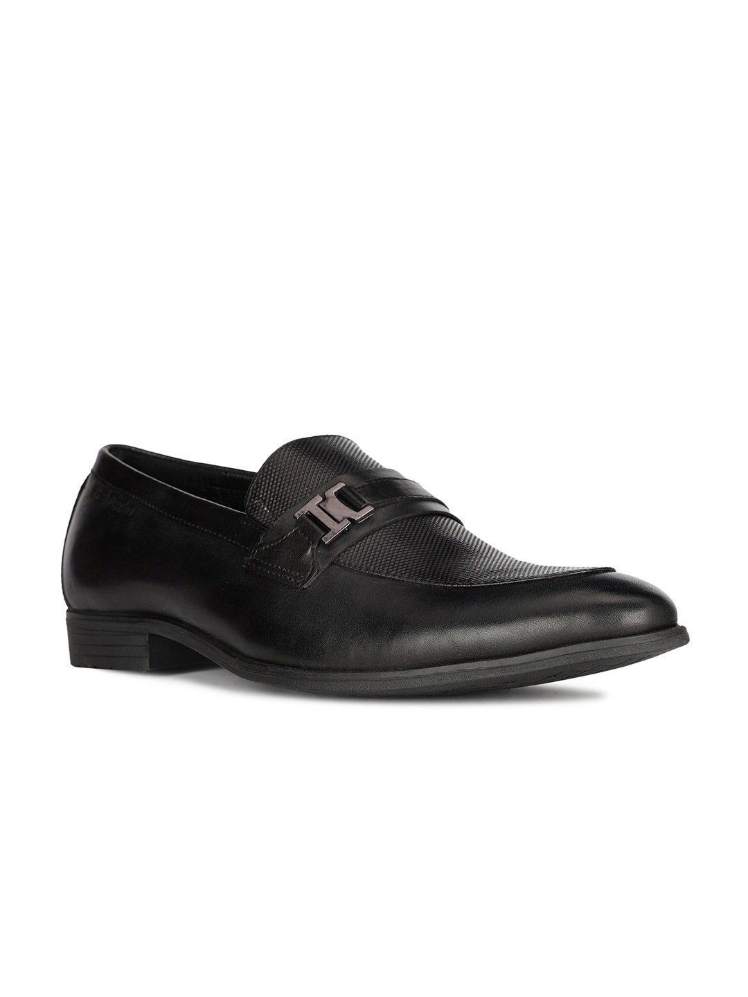 

Hush Puppies Men Textured Round Toe Leather Formal Loafers, Black