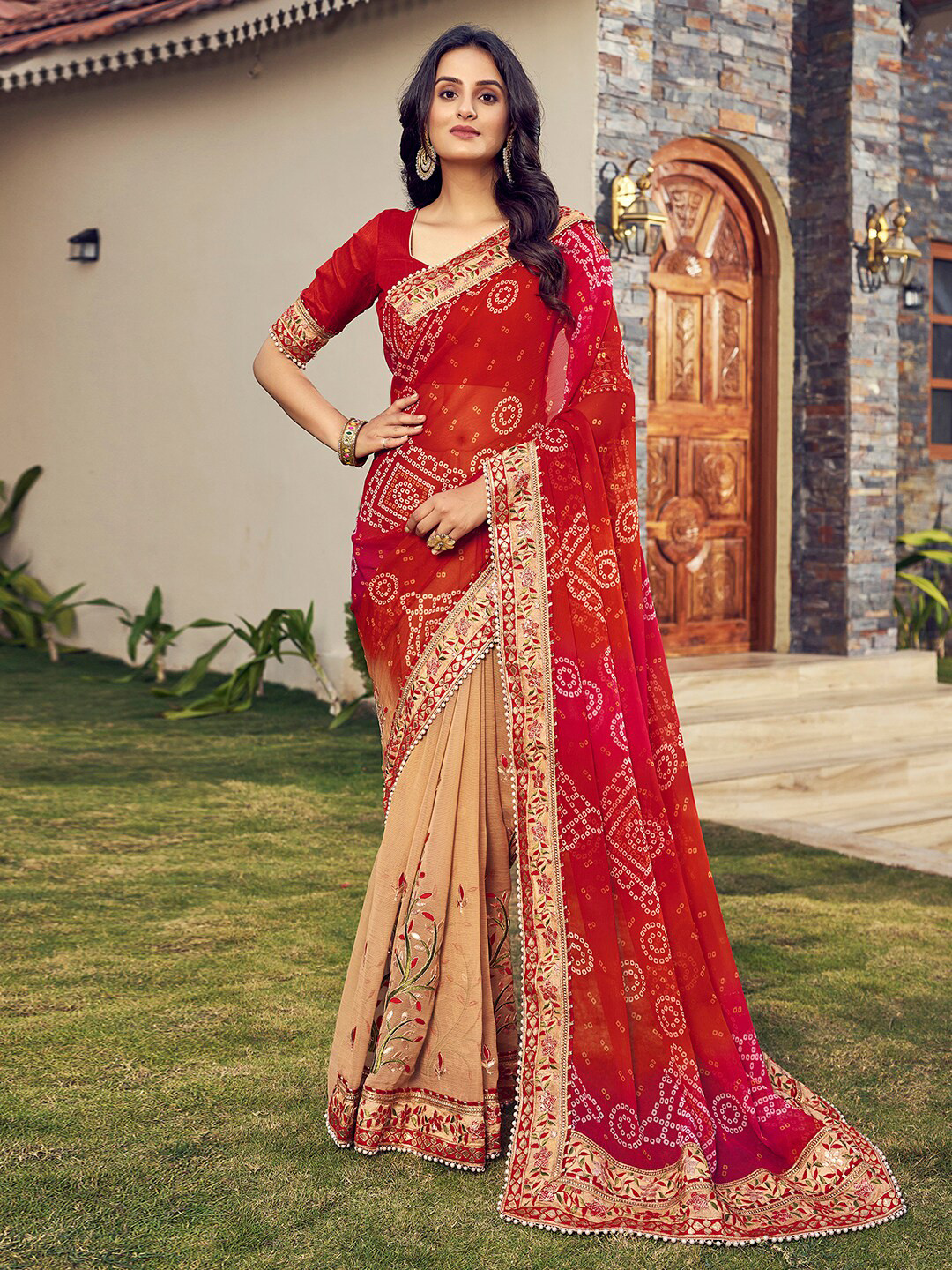 

Satrani Beads and Stones Bandhani Printed Saree, Red