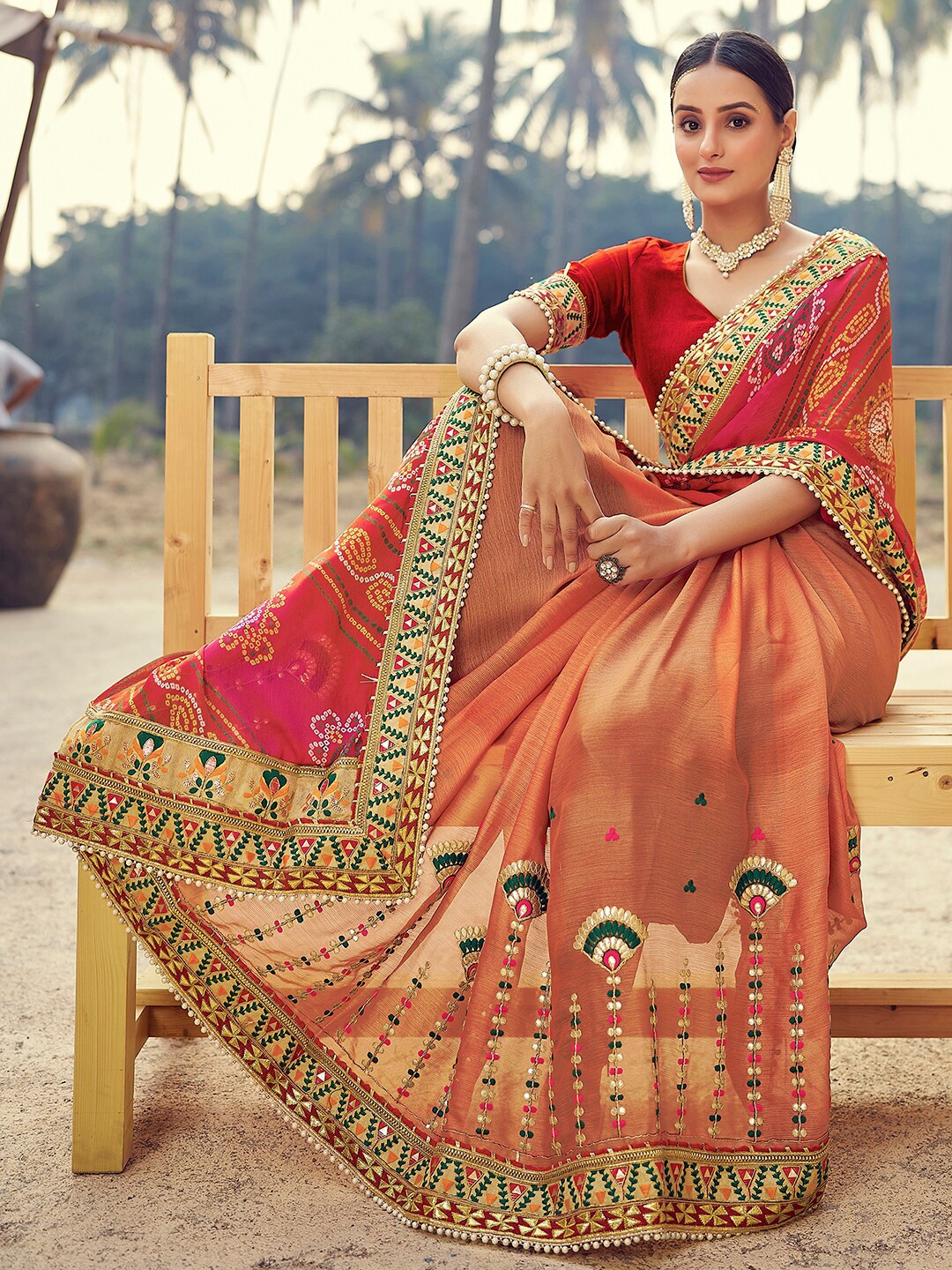 

Satrani Beads and Stones Bandhani Printed Saree, Peach