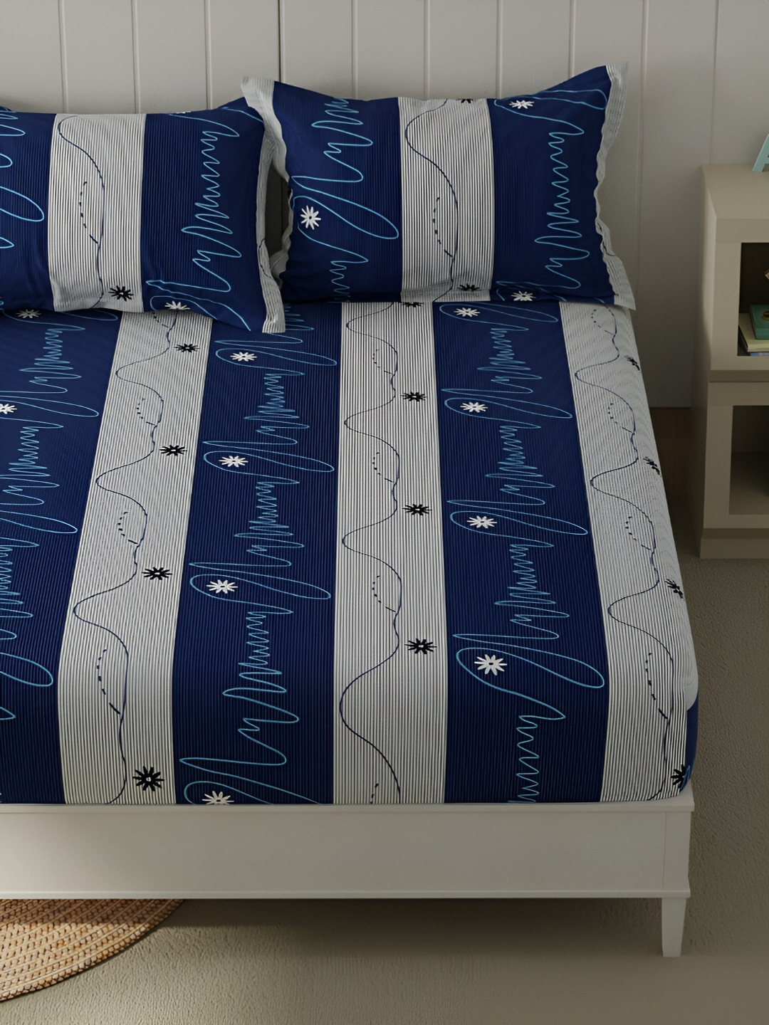 

BIANCA Beumonte Blue & Grey Floral 152 TC Queen Bedsheet with 2 Pillow Covers