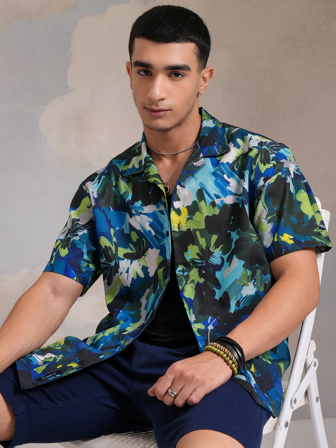 

HIGHLANDER Classic Black Floral Printed Cuban Collar Casual Shirt
