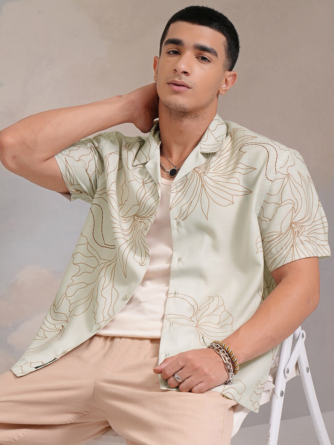 

HIGHLANDER Classic Off White Oversized Floral Printed Cuban Collar Casual Shirt