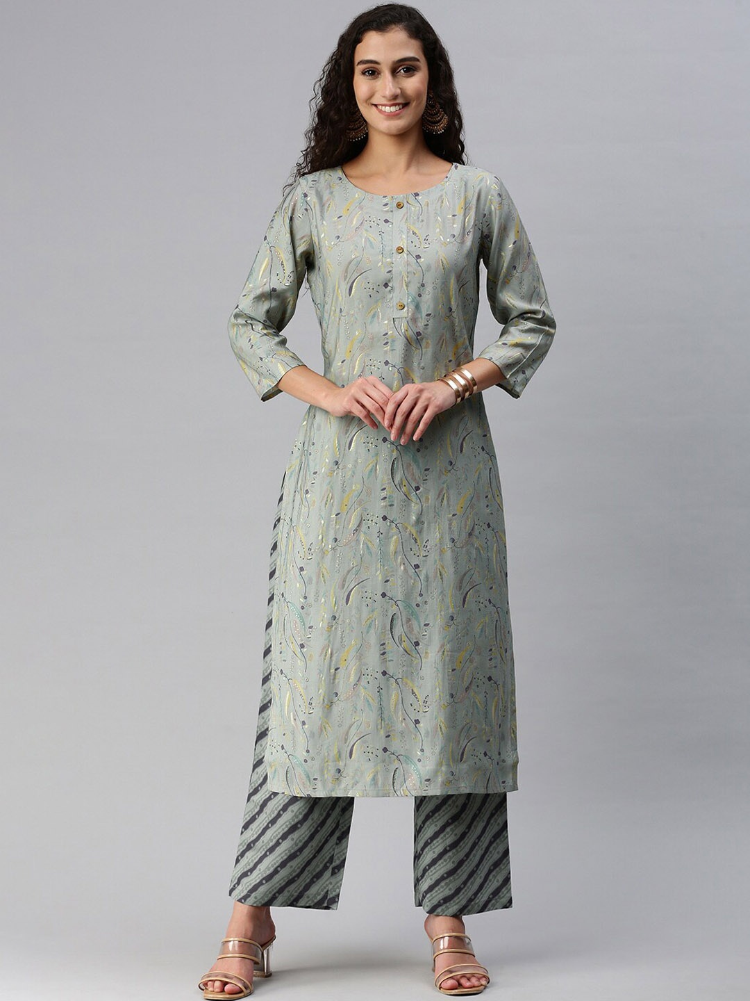 

Shaily Floral Printed Thread Work Kurta with Trousers, Grey