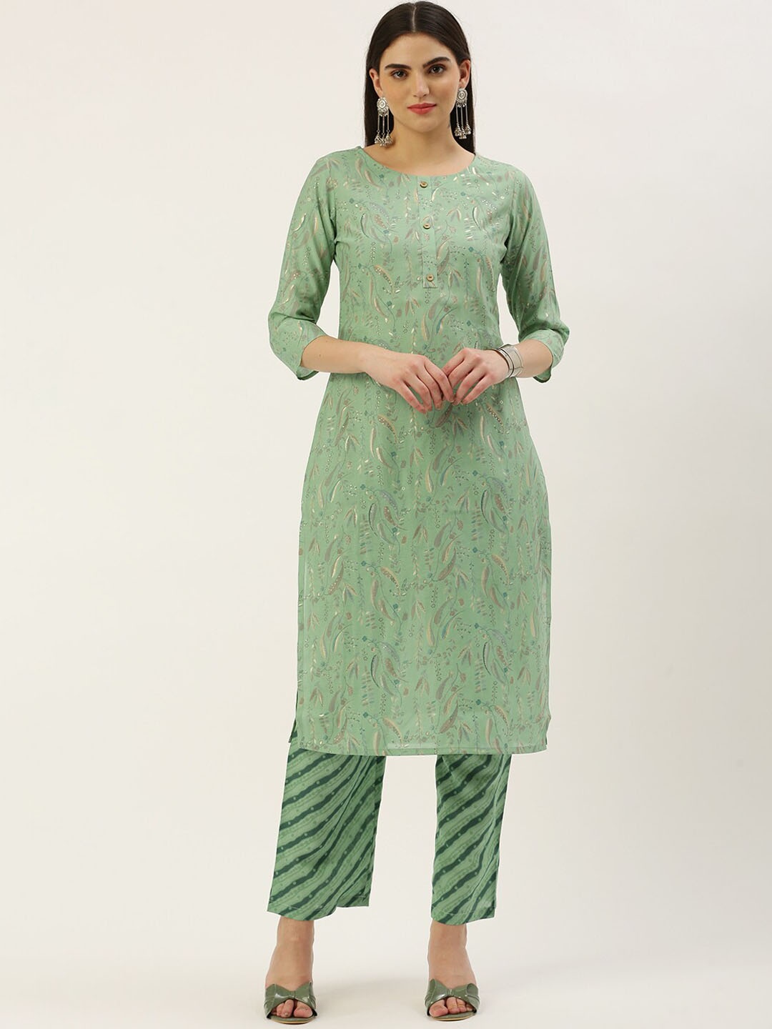 

Shaily Green Floral Printed Straight Kurta with Trousers