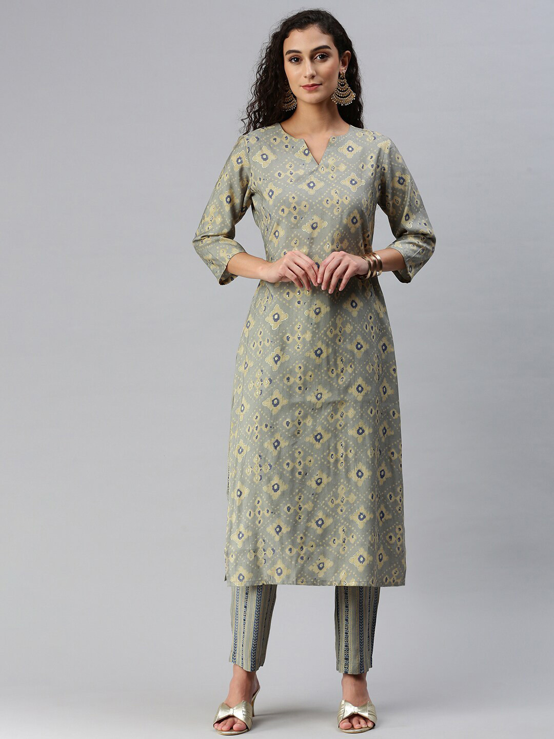 

Shaily Ethnic Motifs Printed Thread Work Kurta with Trousers, Grey