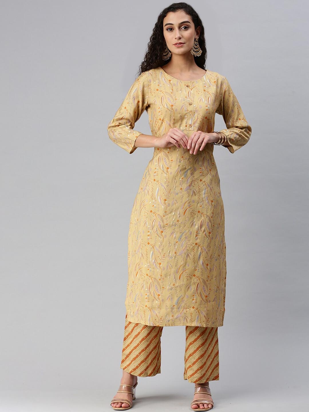 

Shaily Ethnic Motifs Printed Regular Straight Kurta with Trousers, Beige