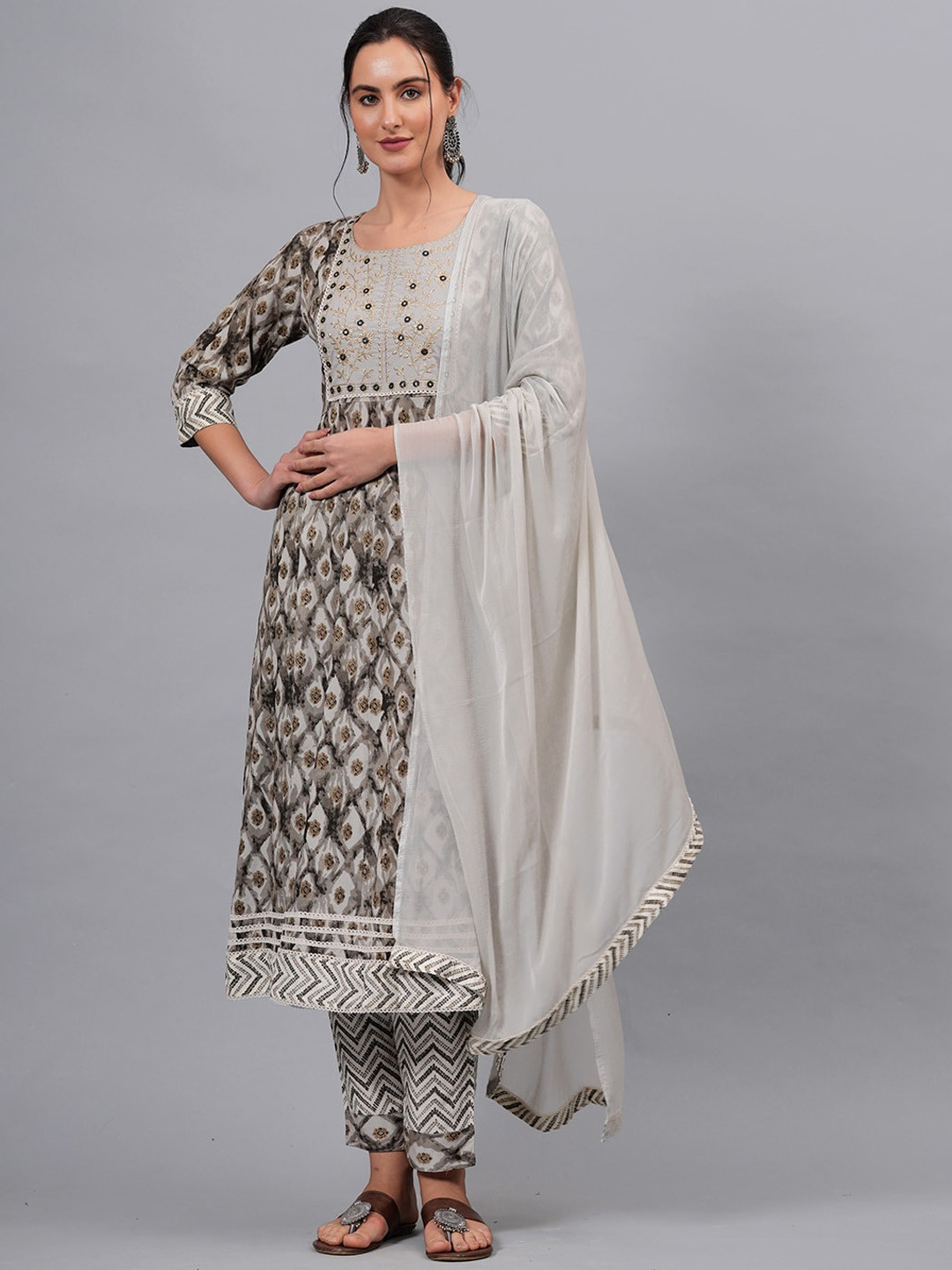 

HIGHLIGHT FASHION EXPORT Floral Printed Mirror Work Straight Kurta Set, Grey