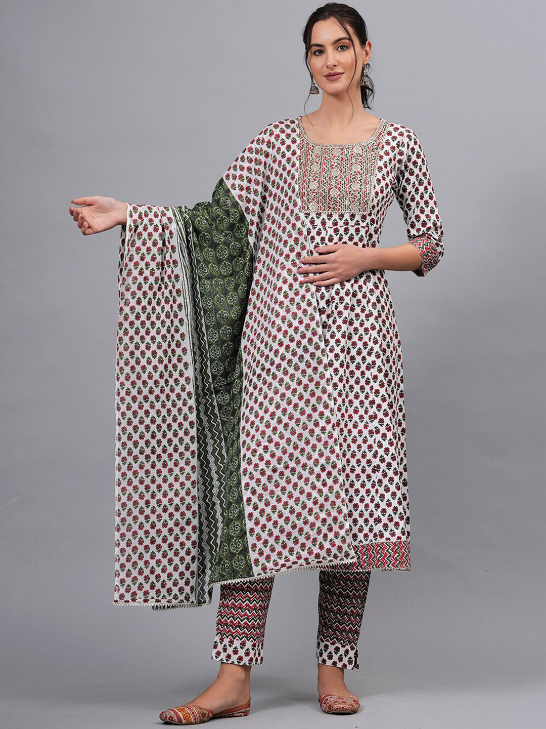 

HIGHLIGHT FASHION EXPORT Floral Printed Pure Cotton A-Line Kurta & Trousers With Dupatta, White