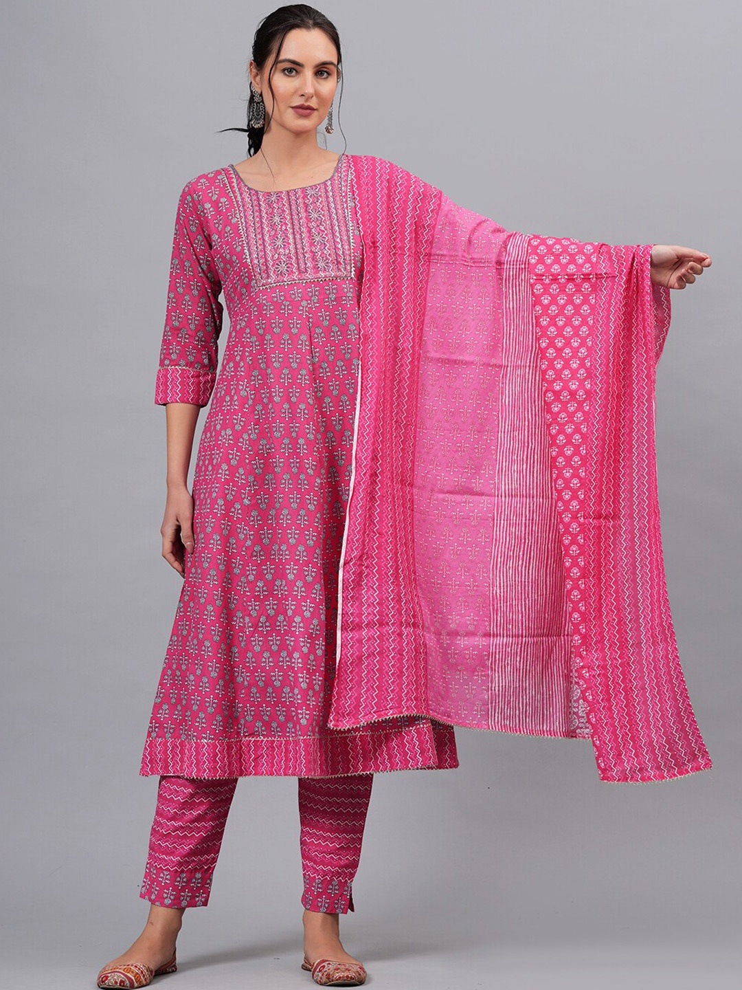 

HIGHLIGHT FASHION EXPORT Floral Printed A-Line Gotta Patti Pure Cotton Kurta Set, Pink