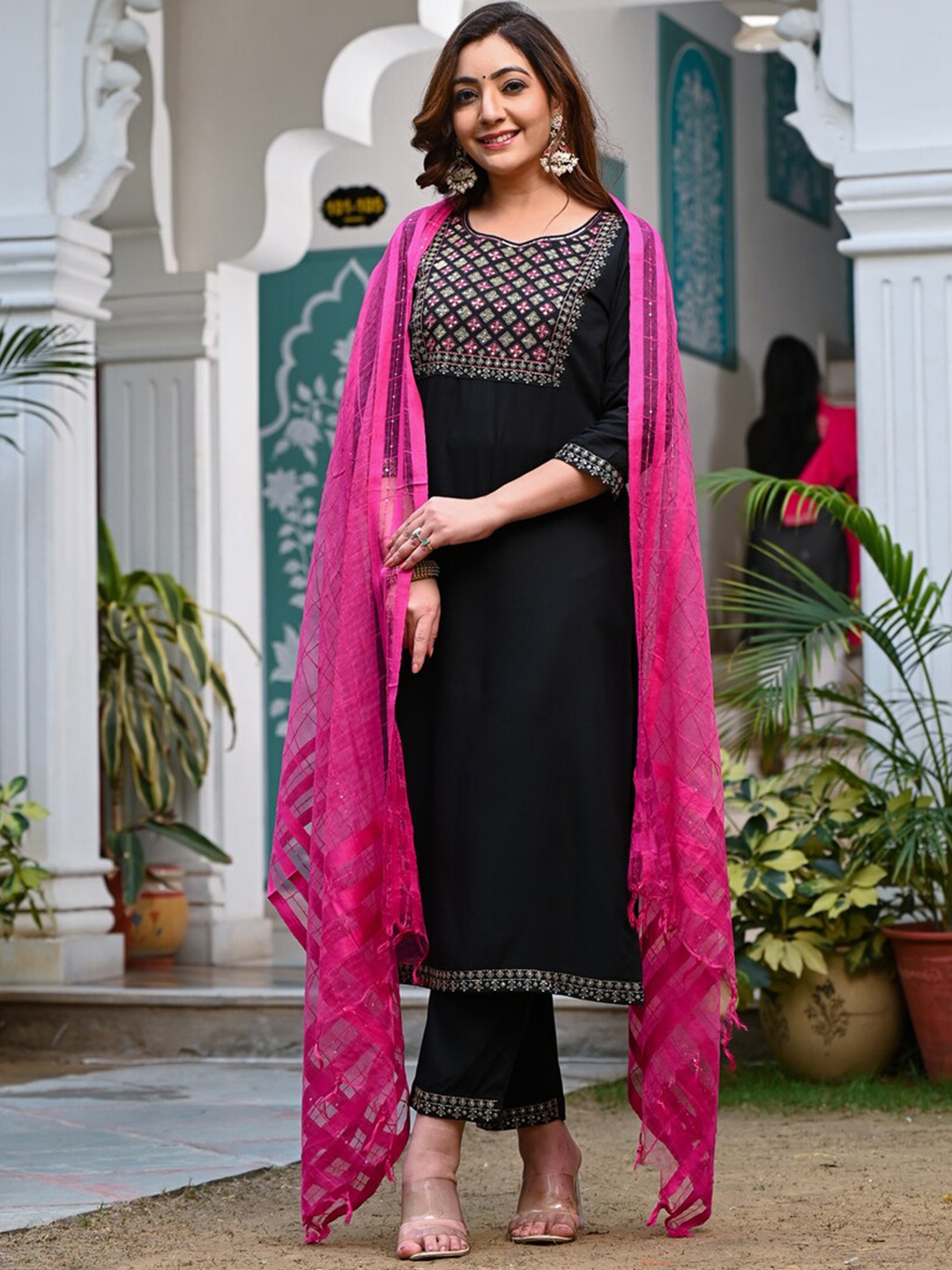 

Indi INSIDE Sequinned Embroidered Suit Set, Black