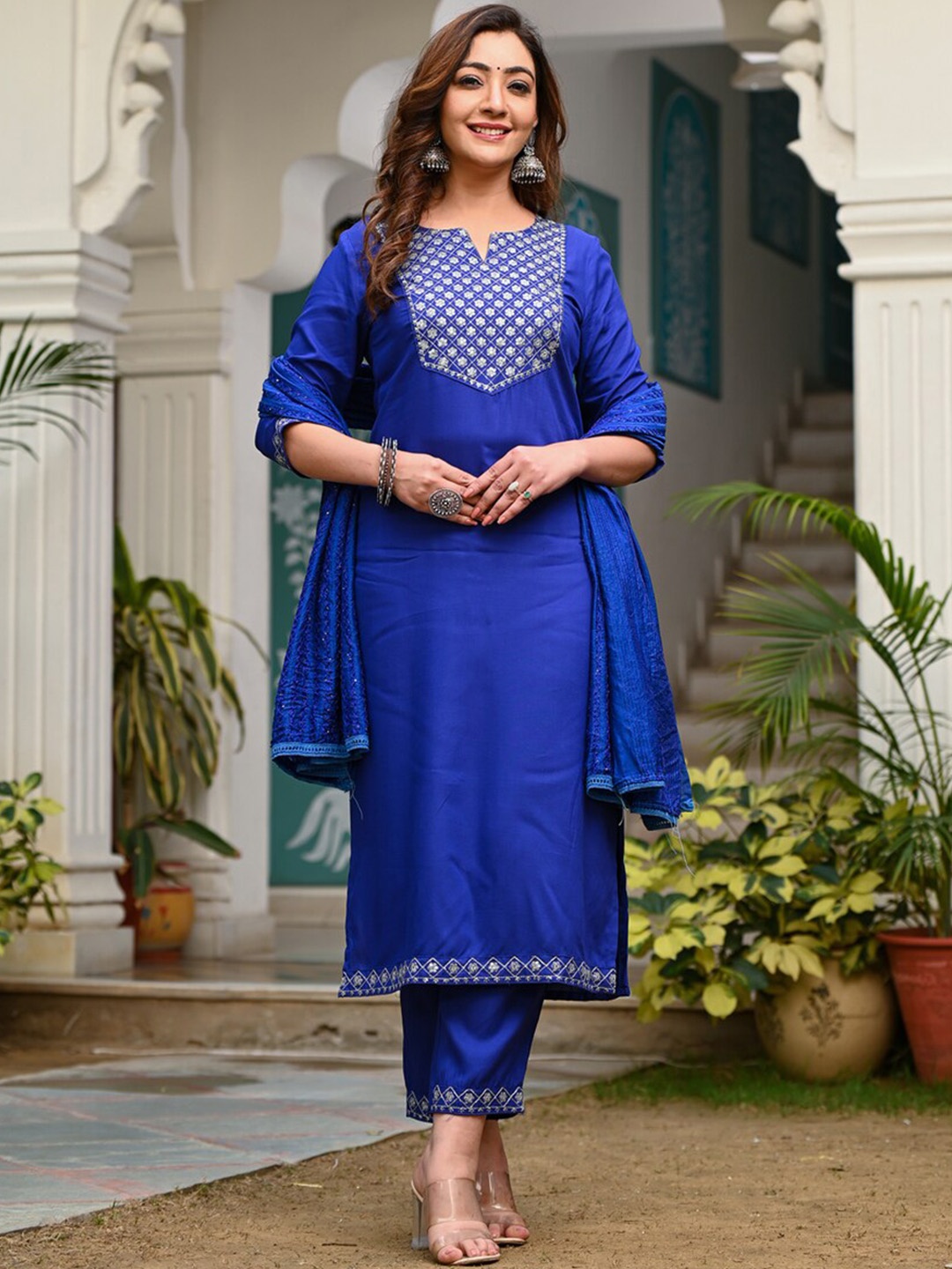 

Indi INSIDE Sequinned Embroidered Suit Set, Blue