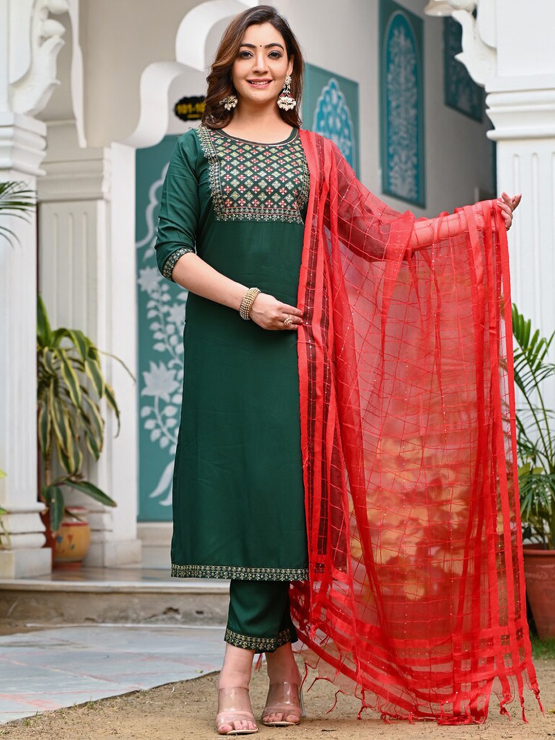 

Indi INSIDE Floral Embroidered Round Neck Straight Kurta with Trousers & Dupatta, Green